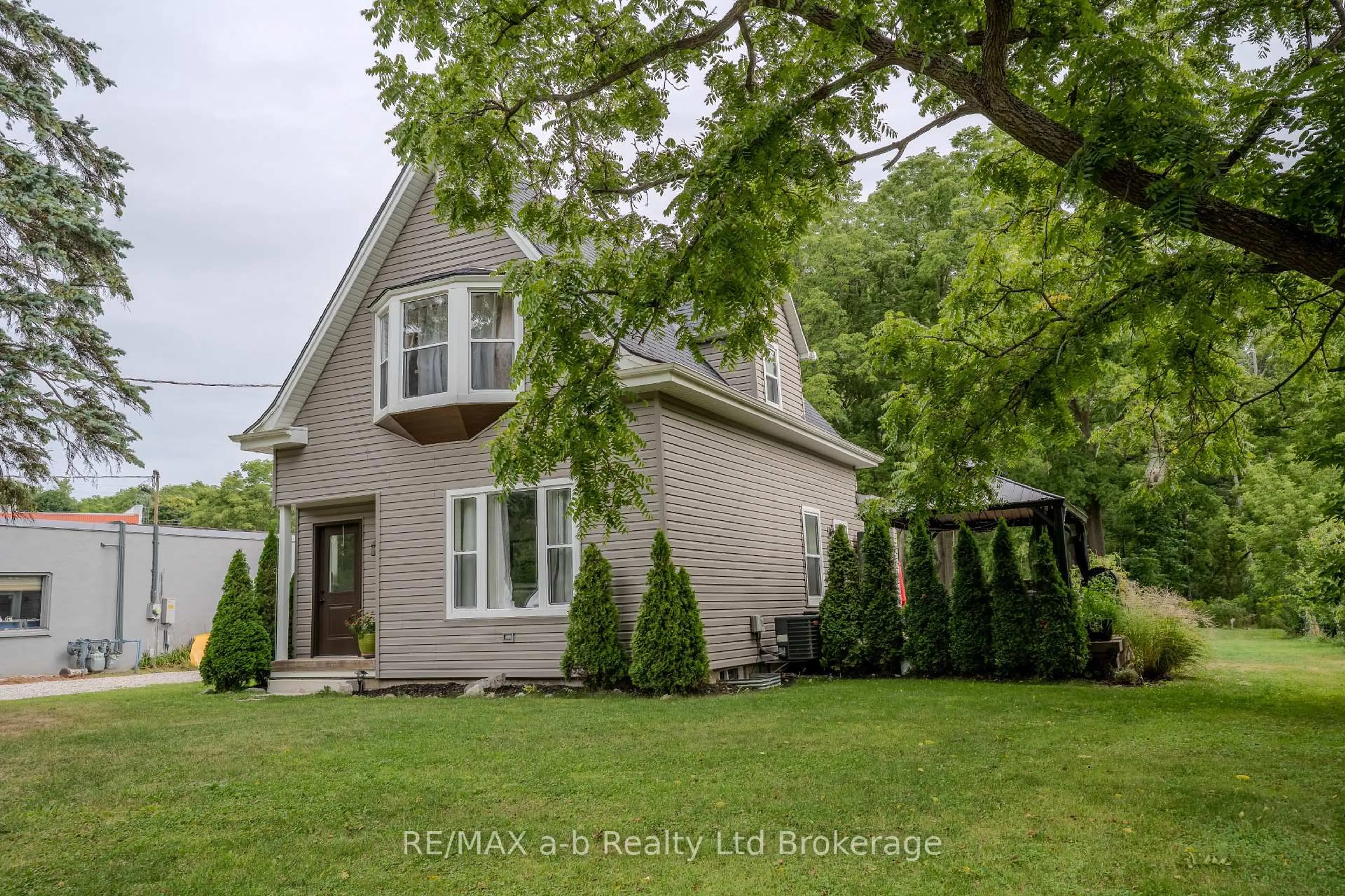 Home with vinyl exterior material, street for 14 Old Vienna Rd, Tillsonburg Ontario N4G 3C4