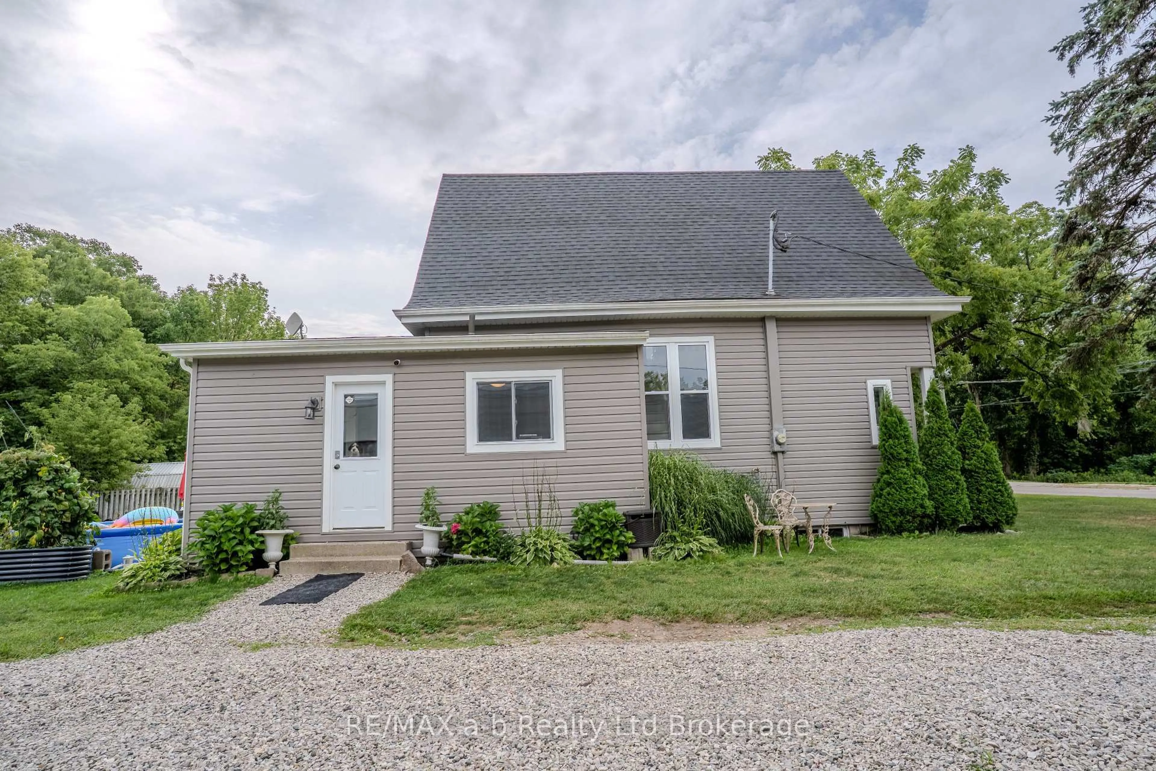 Unknown for 14 Old Vienna Rd, Tillsonburg Ontario N4G 3C4