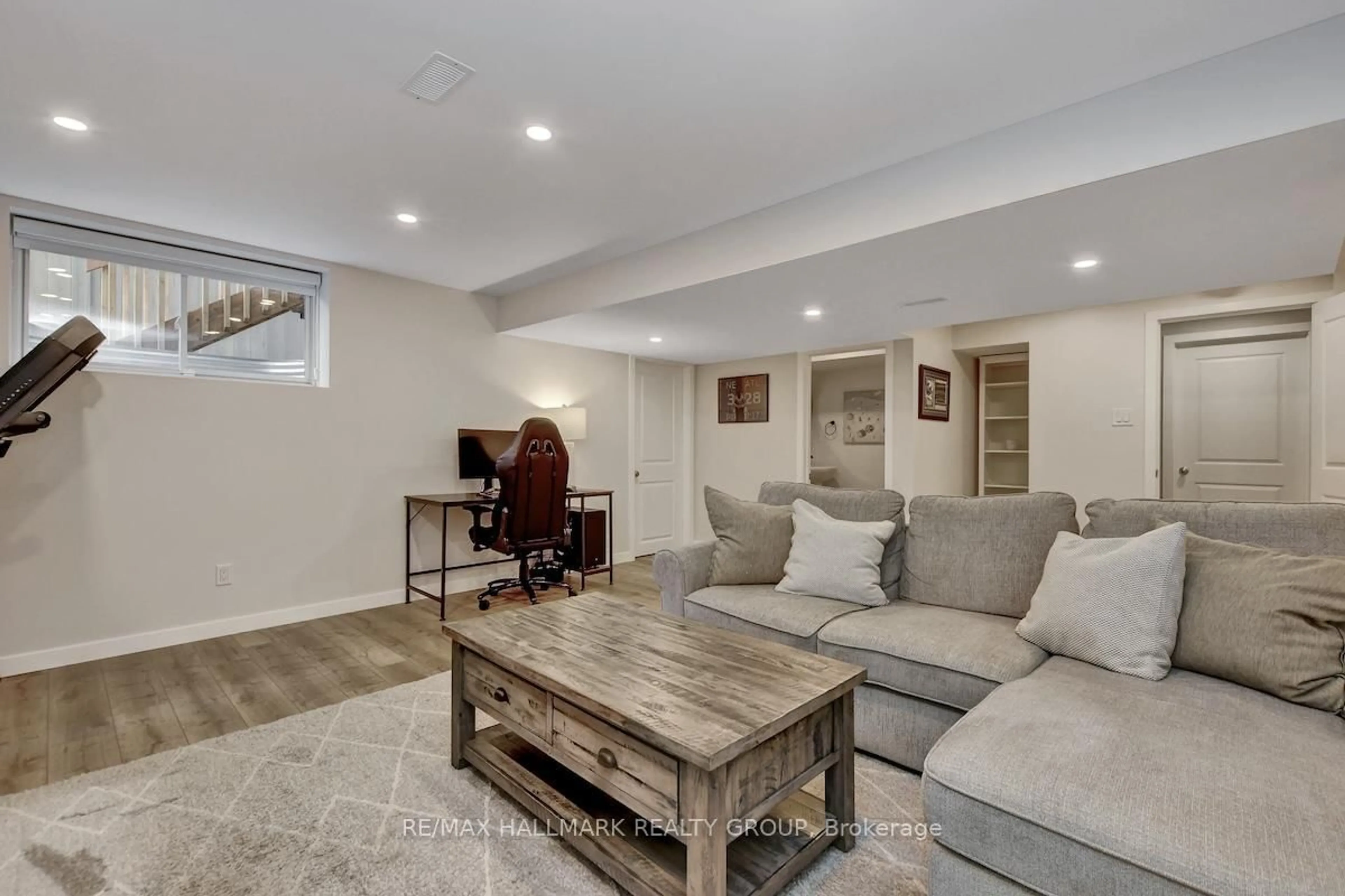 Living room with furniture, unknown for 716 Kirkham Cres, Richmond Ontario K0A 2Z0