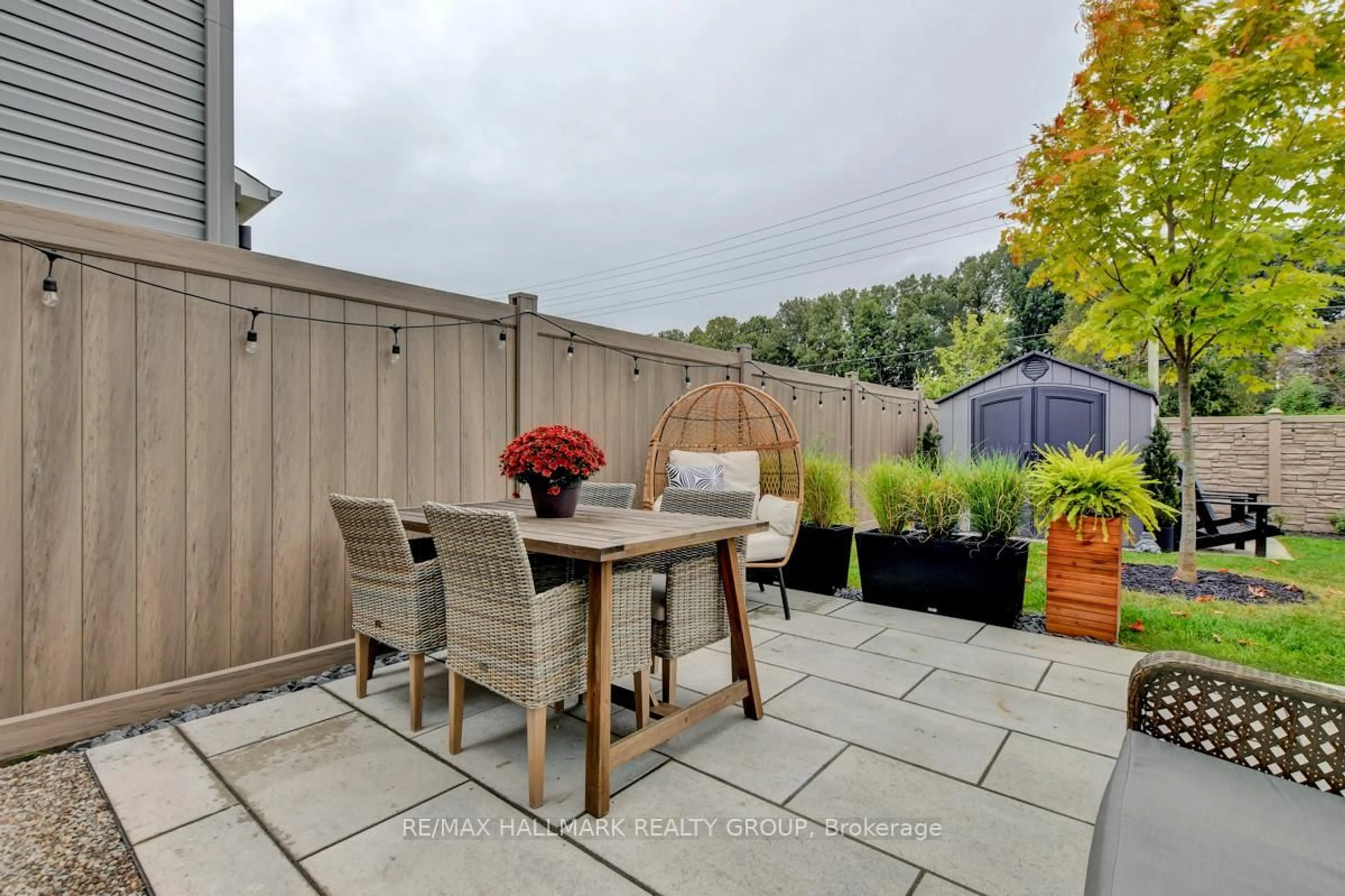 Patio, street for 716 Kirkham Cres, Richmond Ontario K0A 2Z0