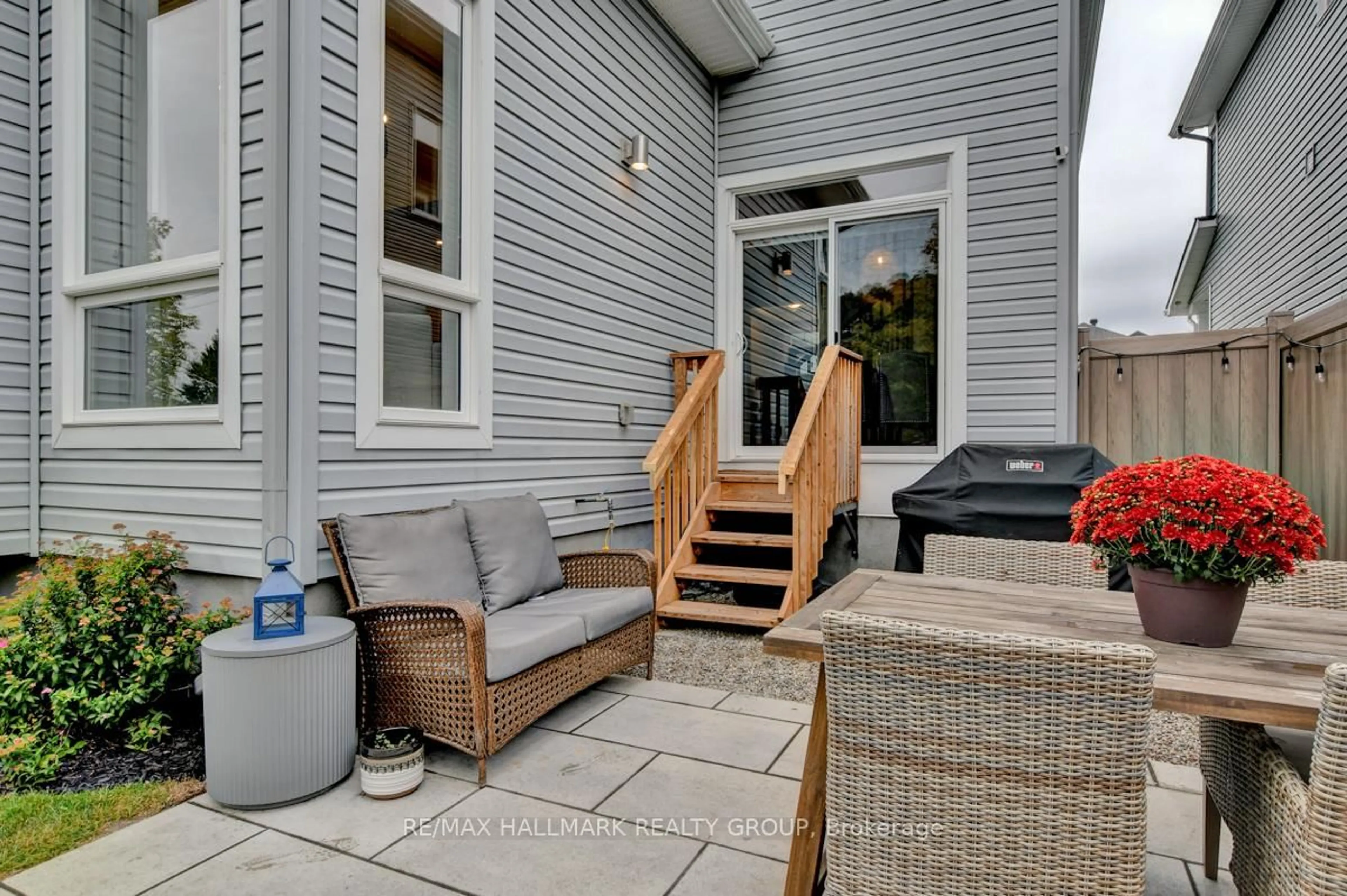 Patio, street for 716 Kirkham Cres, Richmond Ontario K0A 2Z0