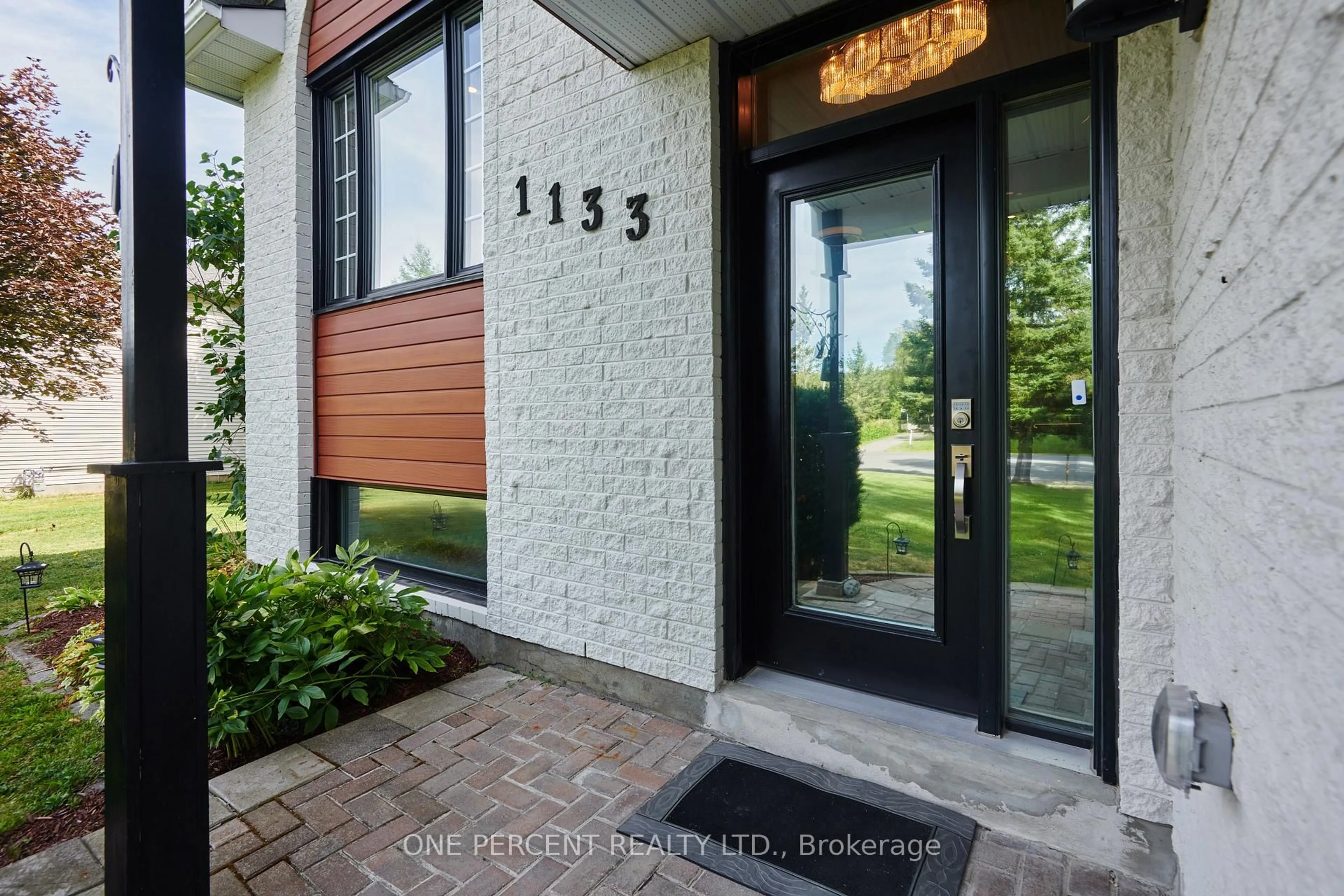 Indoor entryway for 1133 Hemlock St, Clarence-Rockland Ontario K4K 1K9