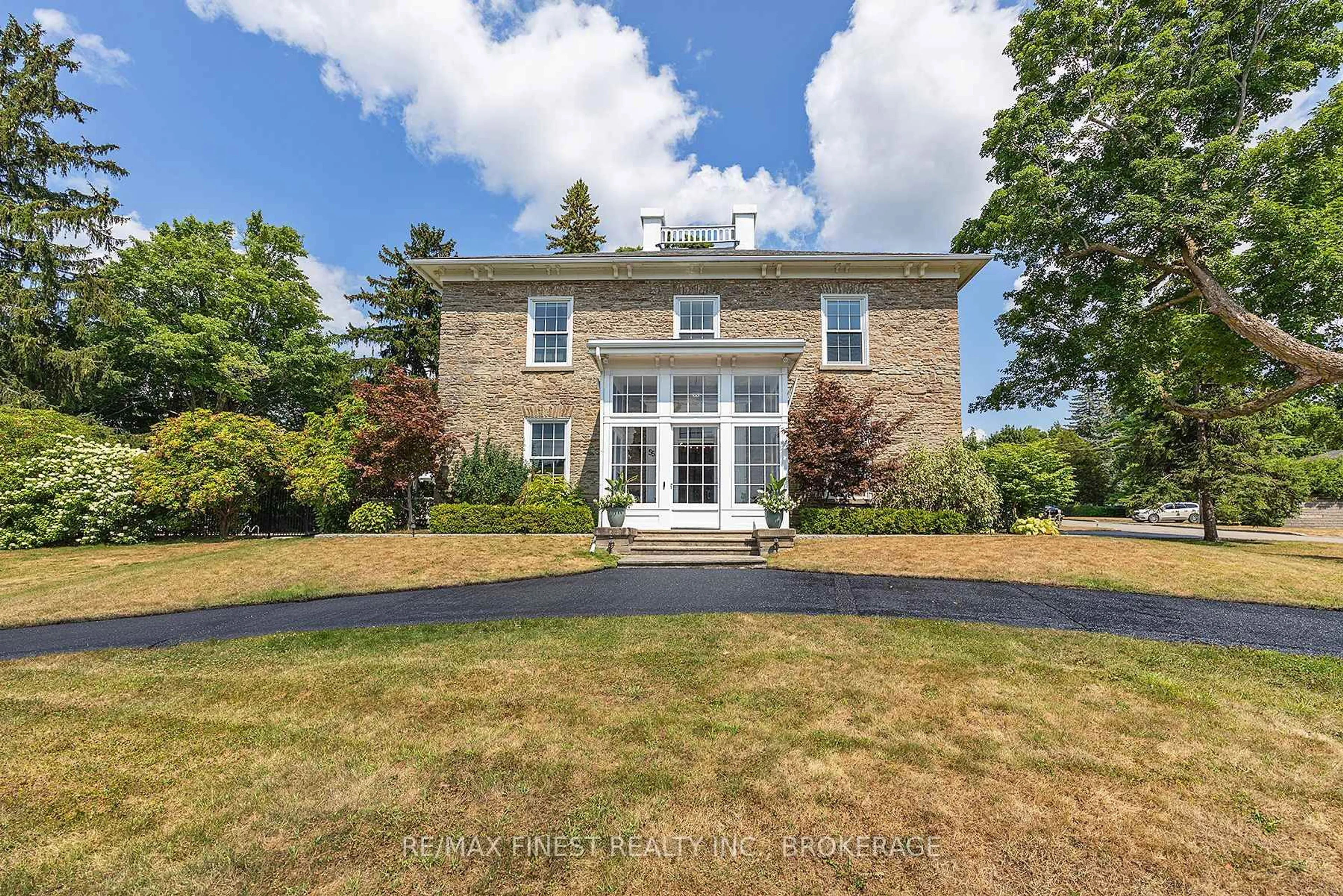 A pic from outside/outdoor area/front of a property/back of a property/a pic from drone, building for 55 Cochrane Dr, Brockville Ontario K6V 2Y9