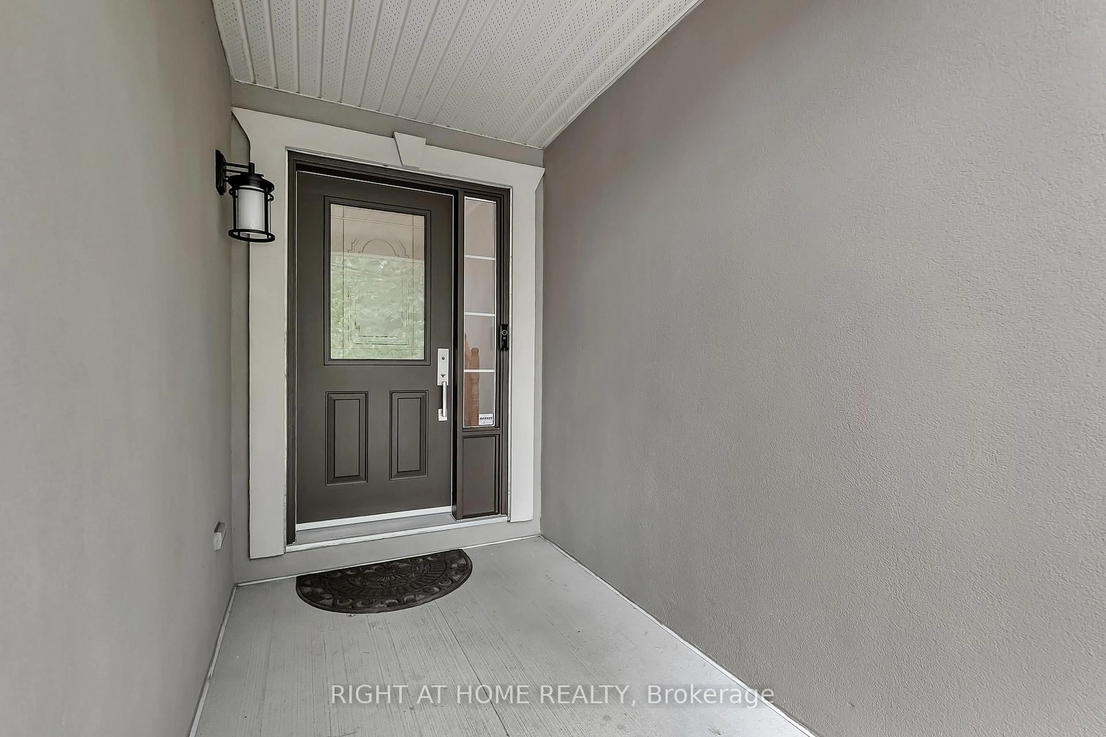 Indoor entryway for 3727 Mountain Meadows Cres, Gloucester Ontario K1V 1V7