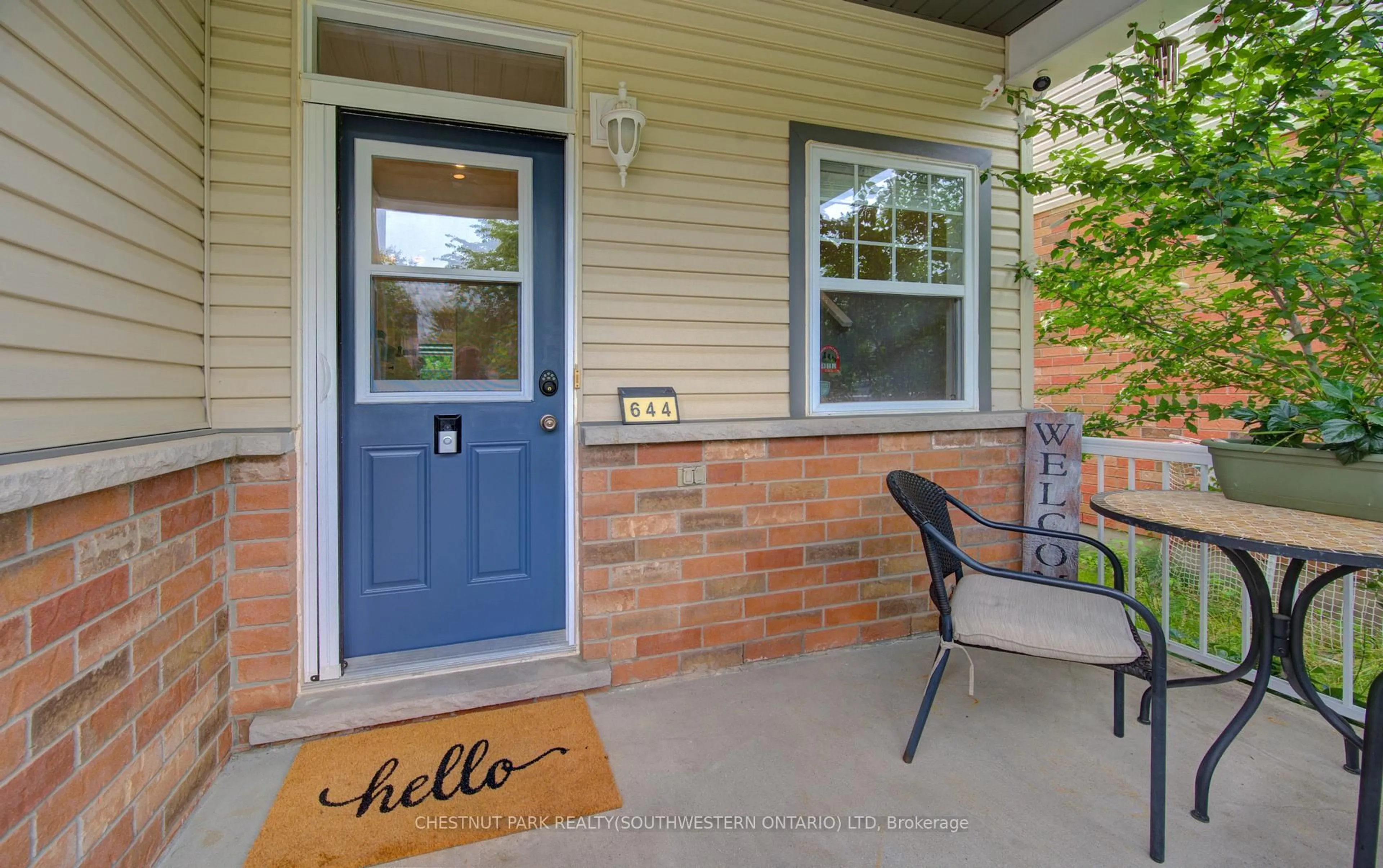 Patio, street for 644 Frieburg Dr, Waterloo Ontario N2T 2Y2