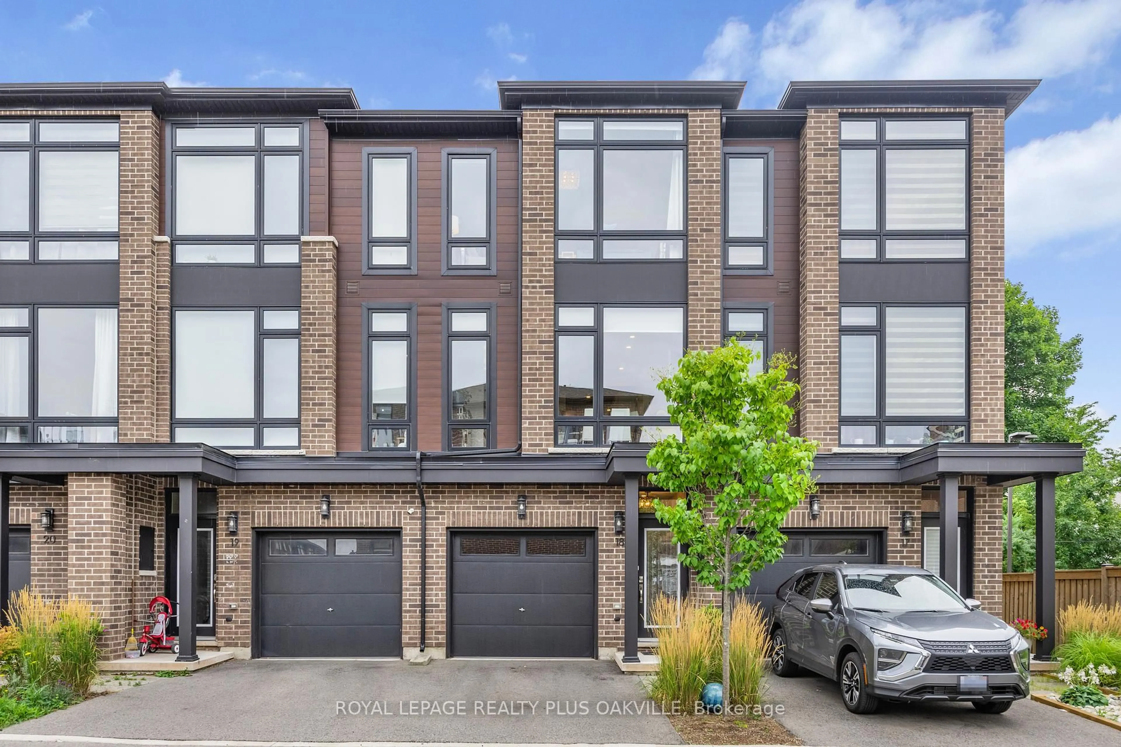 Home with brick exterior material, street for 270 Melvin Ave #18, Hamilton Ontario L8H 0B4