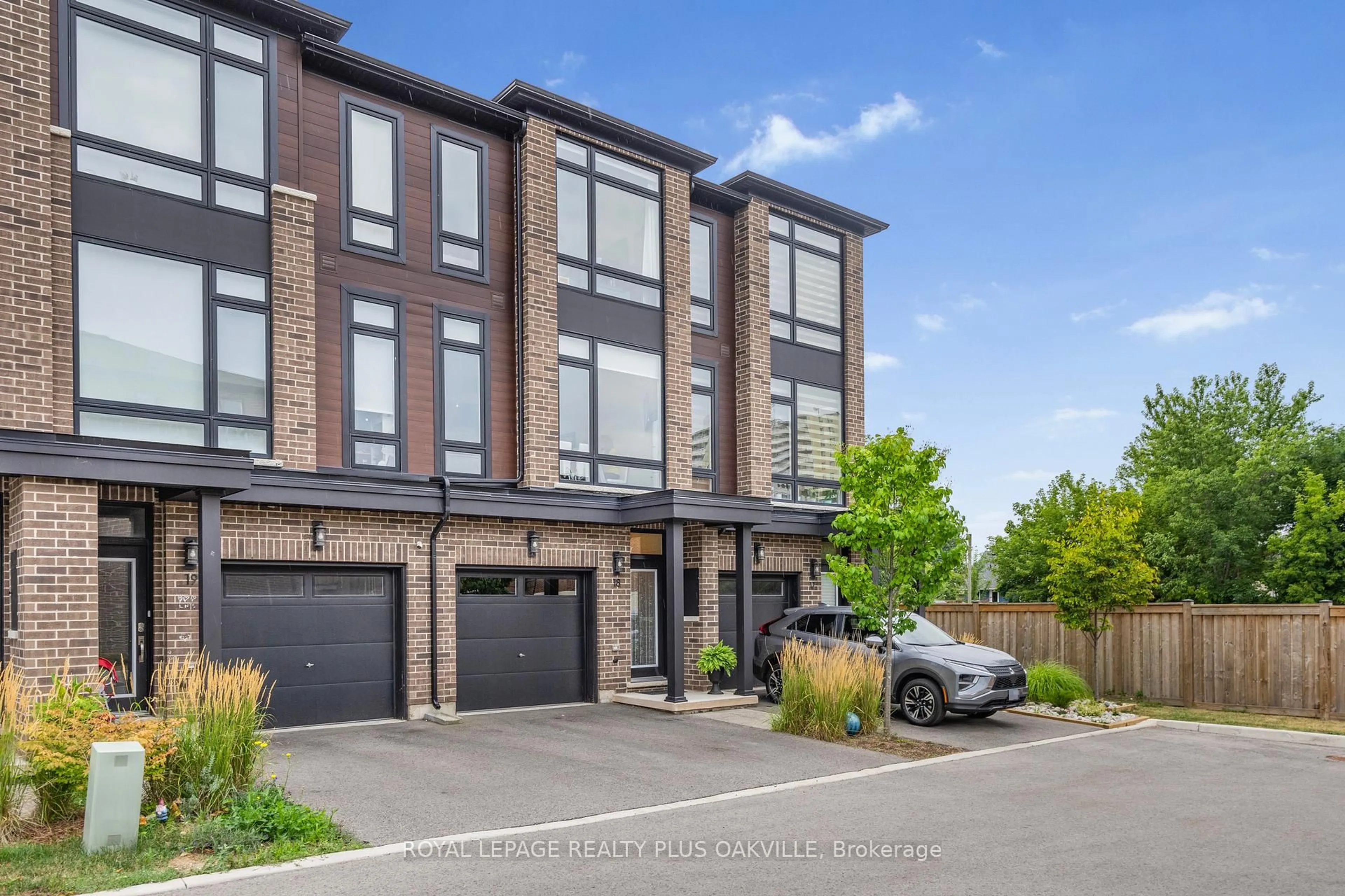 Home with brick exterior material, street for 270 Melvin Ave #18, Hamilton Ontario L8H 0B4