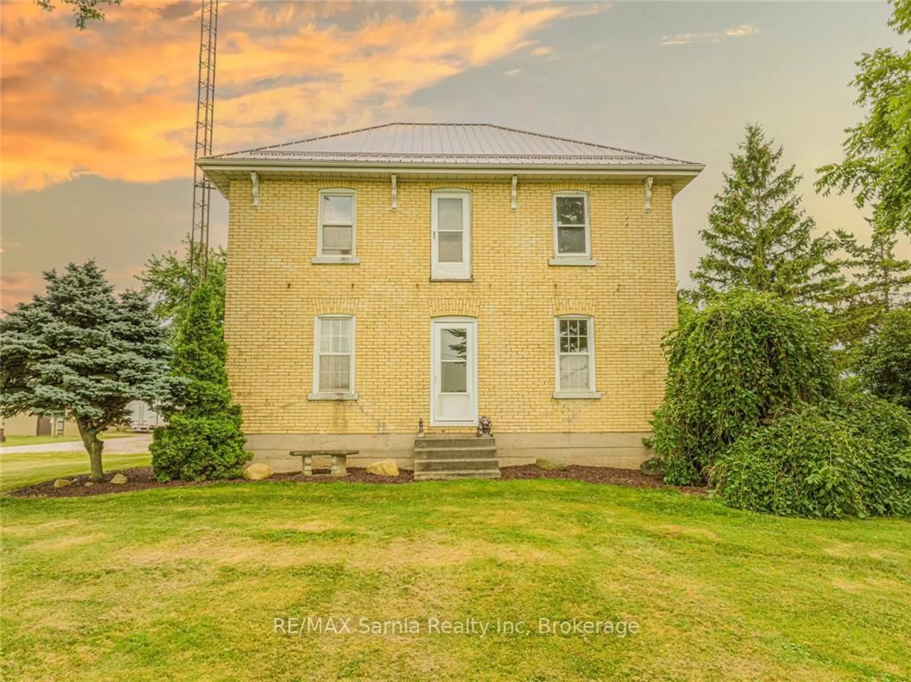 A pic from outside/outdoor area/front of a property/back of a property/a pic from drone, building for 6941 Churchill Line, Warwick Ontario N0M 2S0