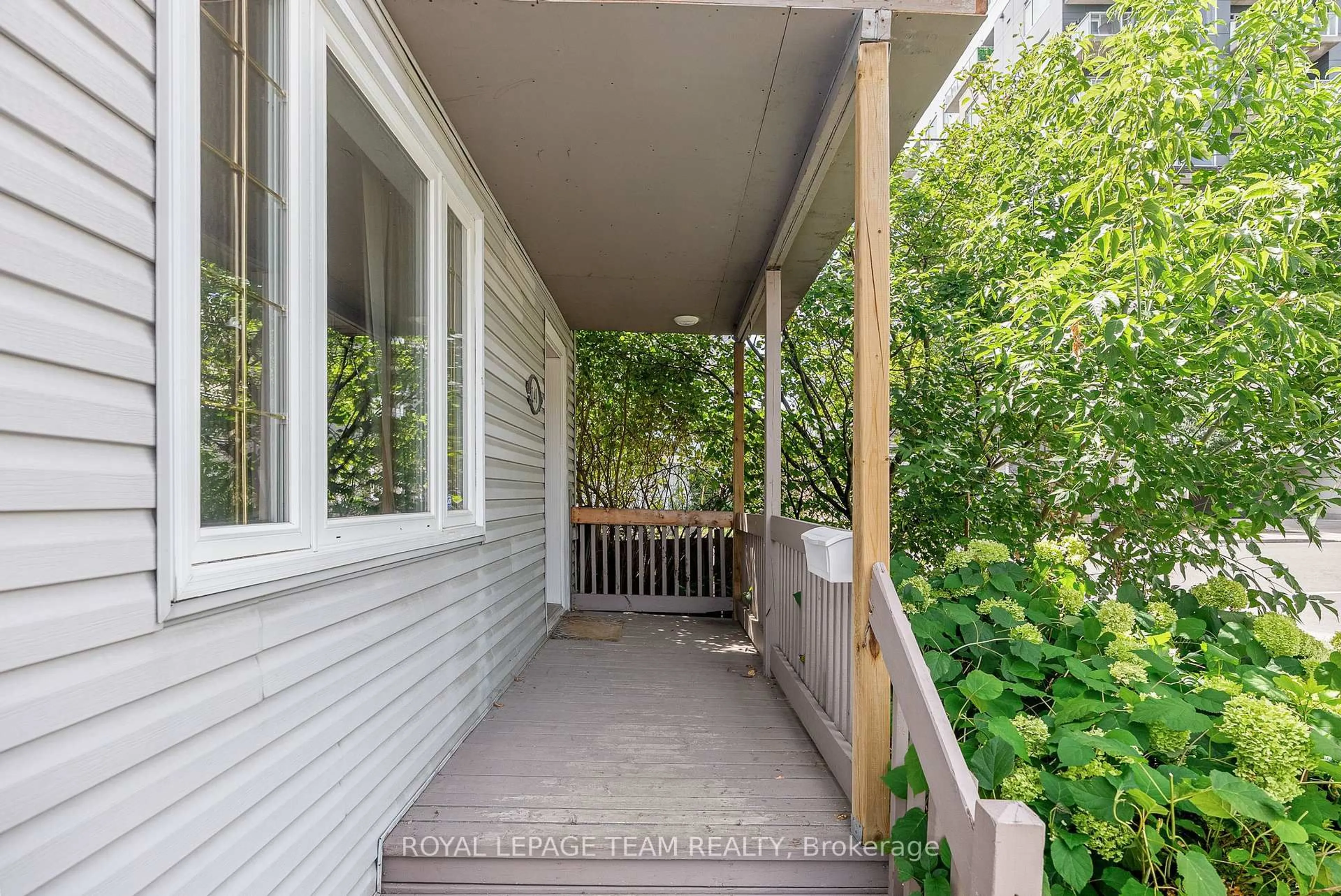 Patio, street for 240 Garneau St, Ottawa Ontario K1L 7T8