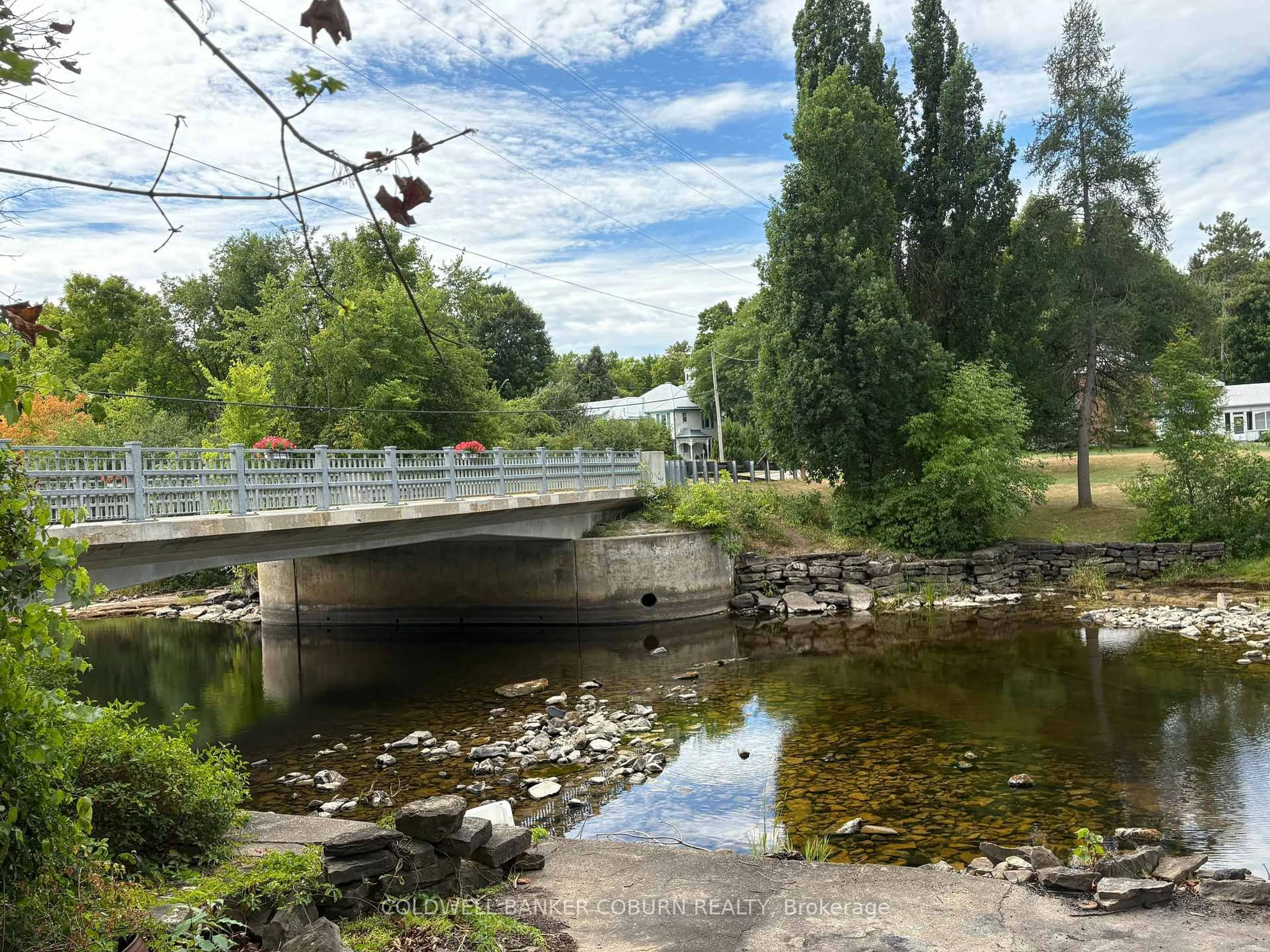 Blurry image for 5 Water St, North Grenville Ontario K0G 1S0