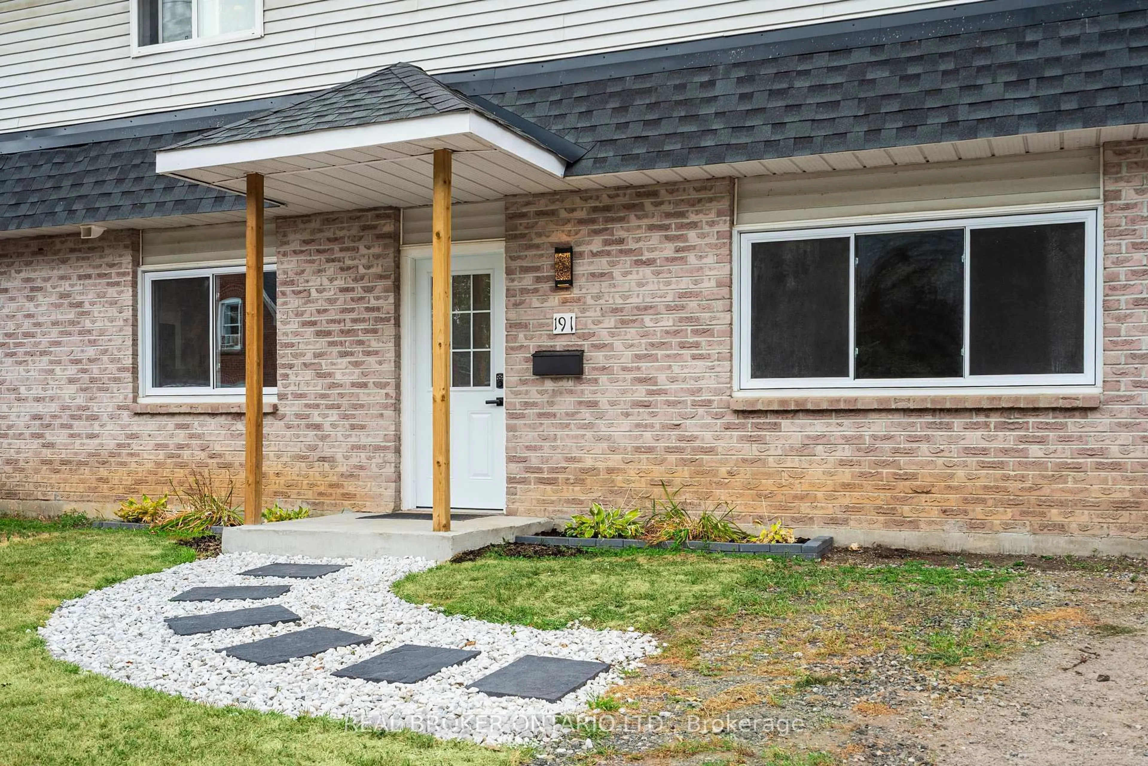 Home with brick exterior material, street for 191-193 WILLIAM St, Carleton Place Ontario K7C 1X2