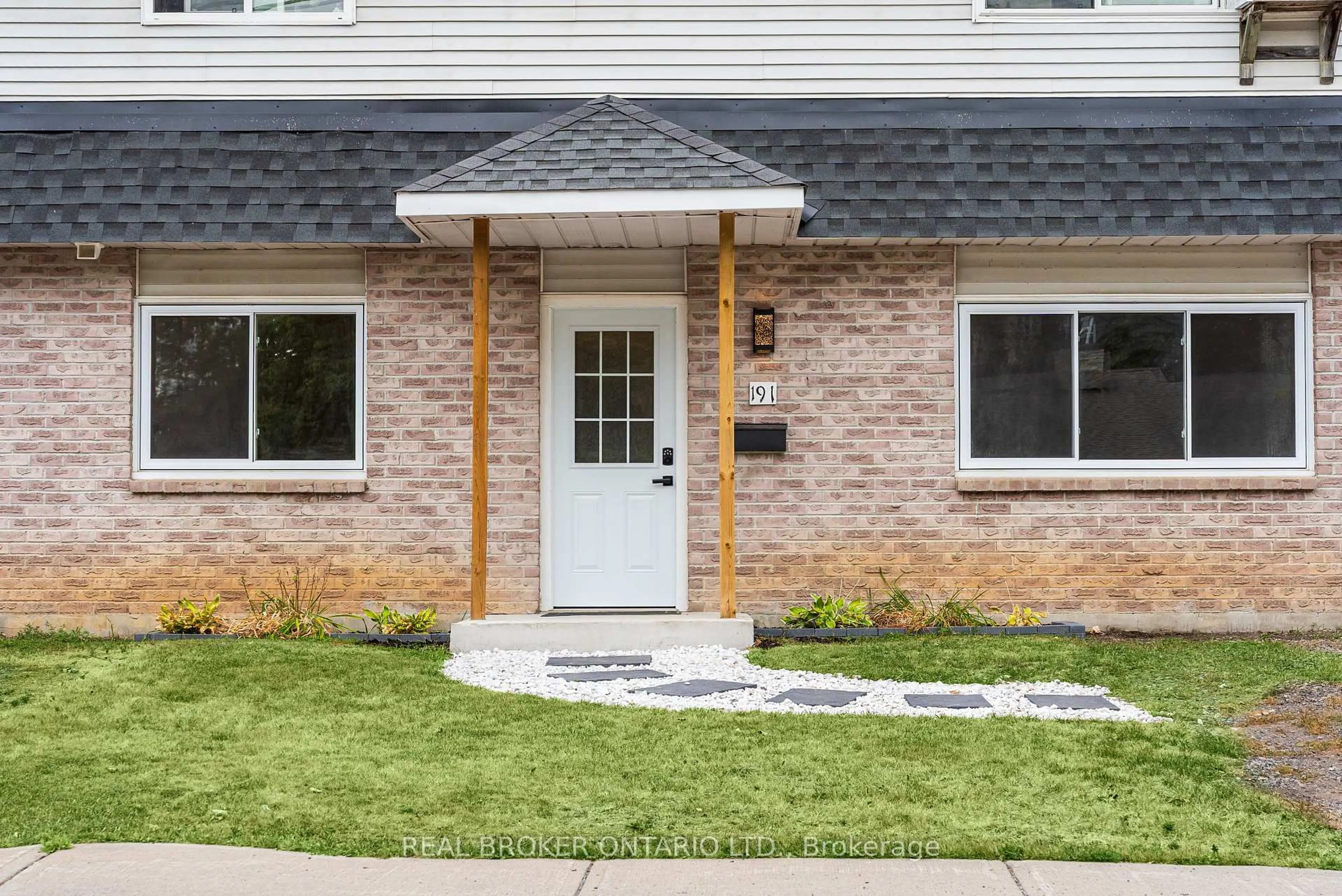 Home with brick exterior material, street for 191-193 WILLIAM St, Carleton Place Ontario K7C 1X2
