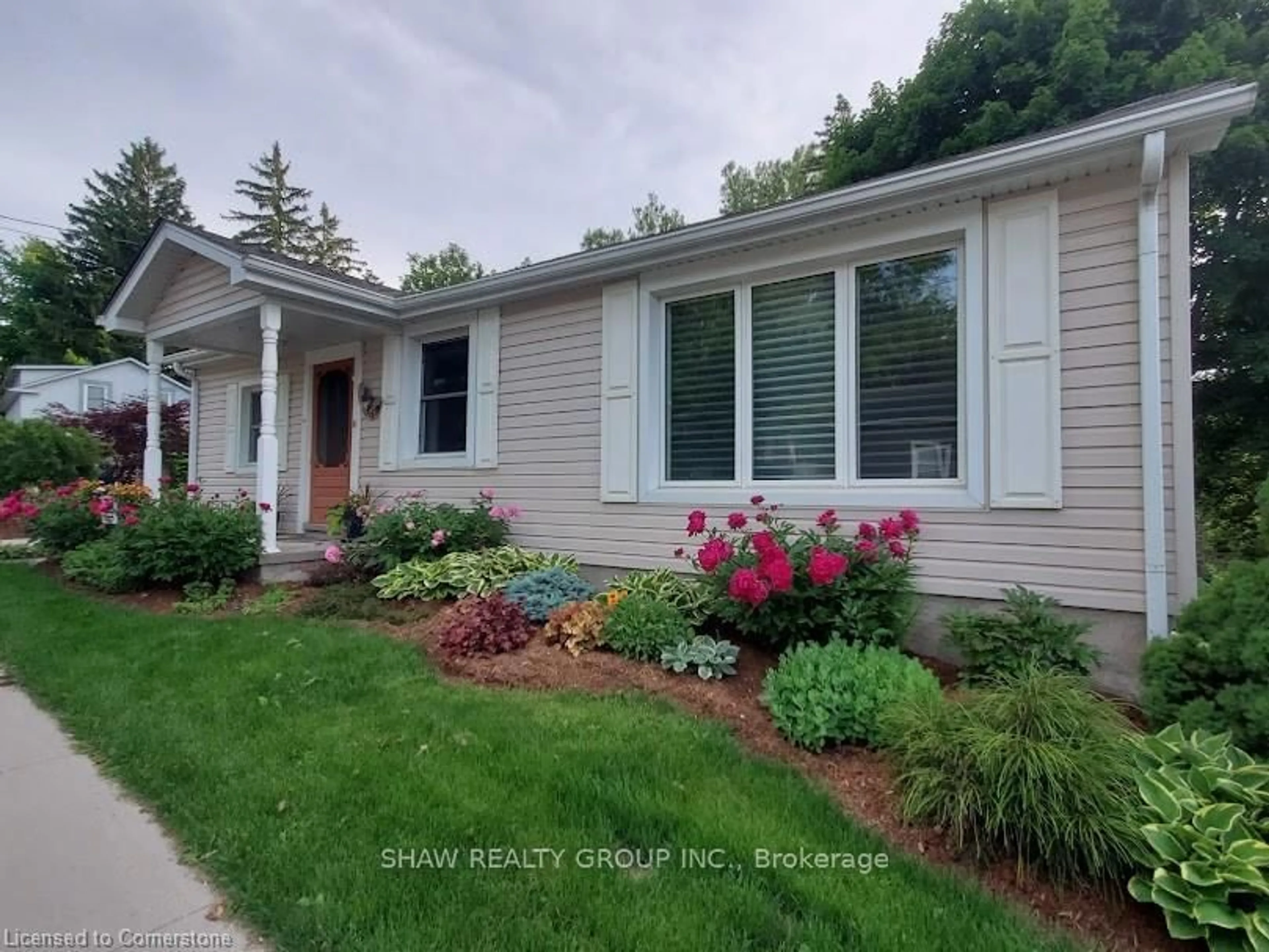 Home with vinyl exterior material, street for 1276 Swan St, North Dumfries Ontario N0B 1E0
