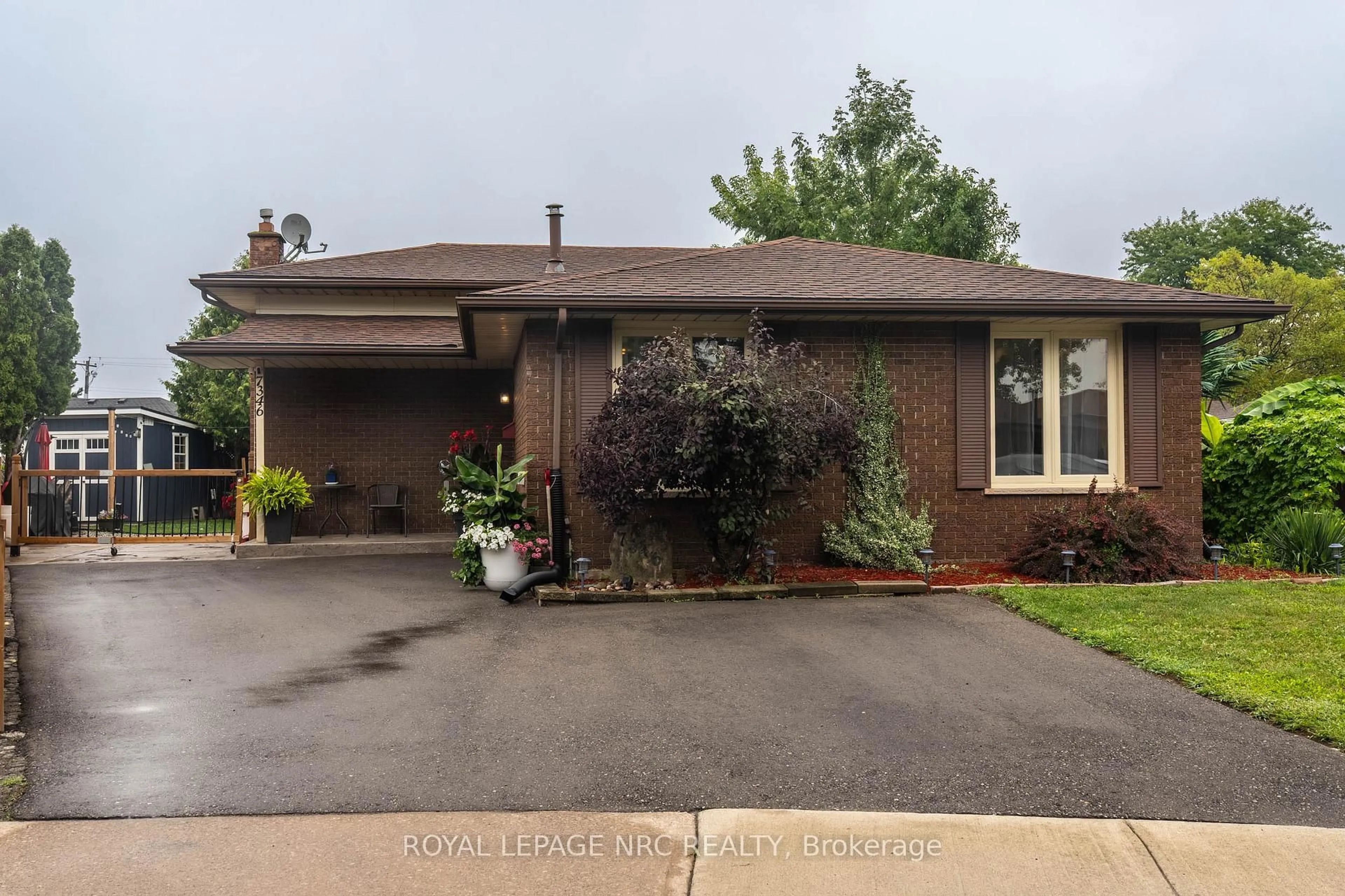 Home with brick exterior material, street for 7346 Sunhaven Dr, Niagara Falls Ontario L2G 7E2
