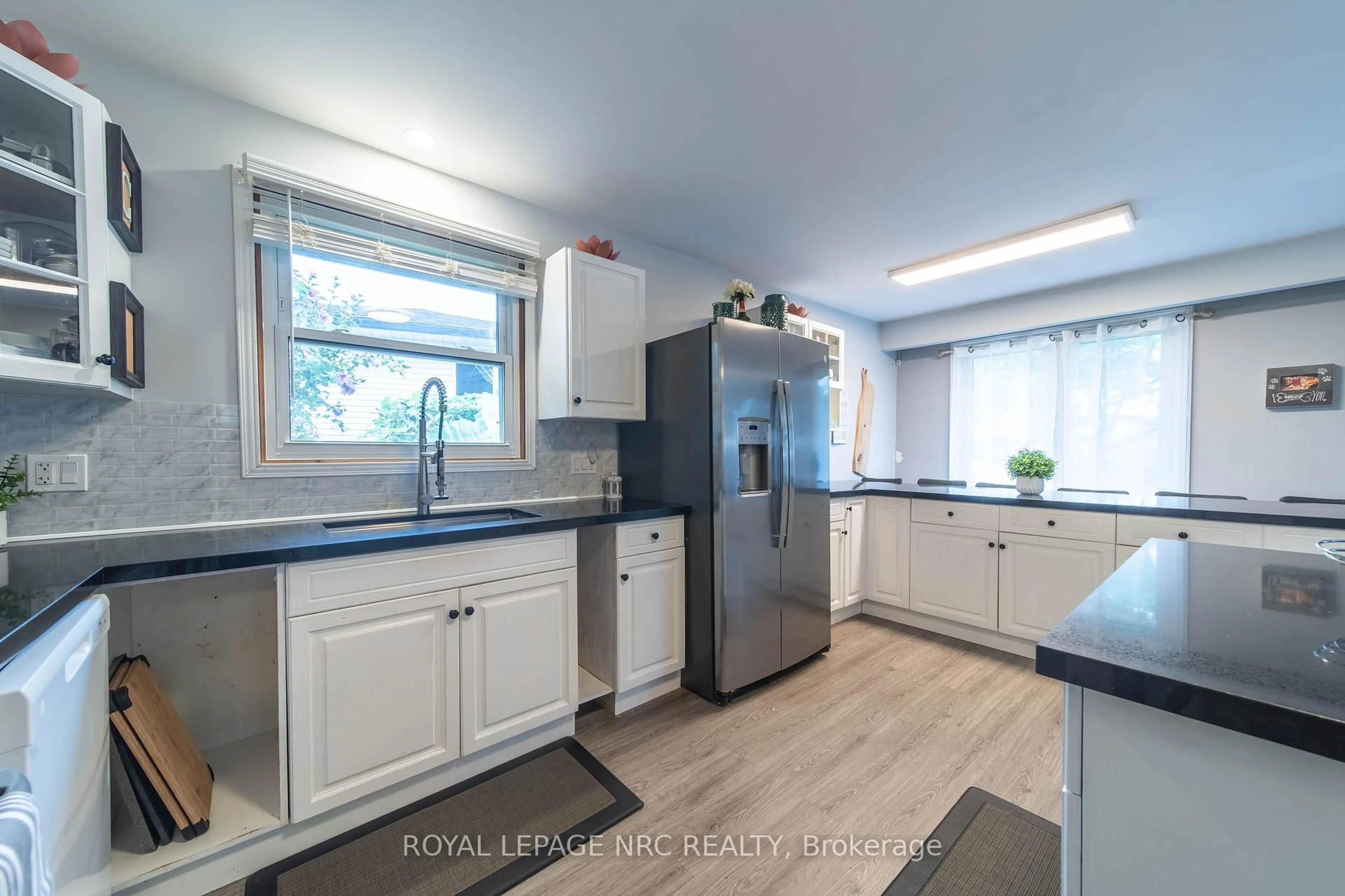 Open concept kitchen, unknown for 7346 Sunhaven Dr, Niagara Falls Ontario L2G 7E2