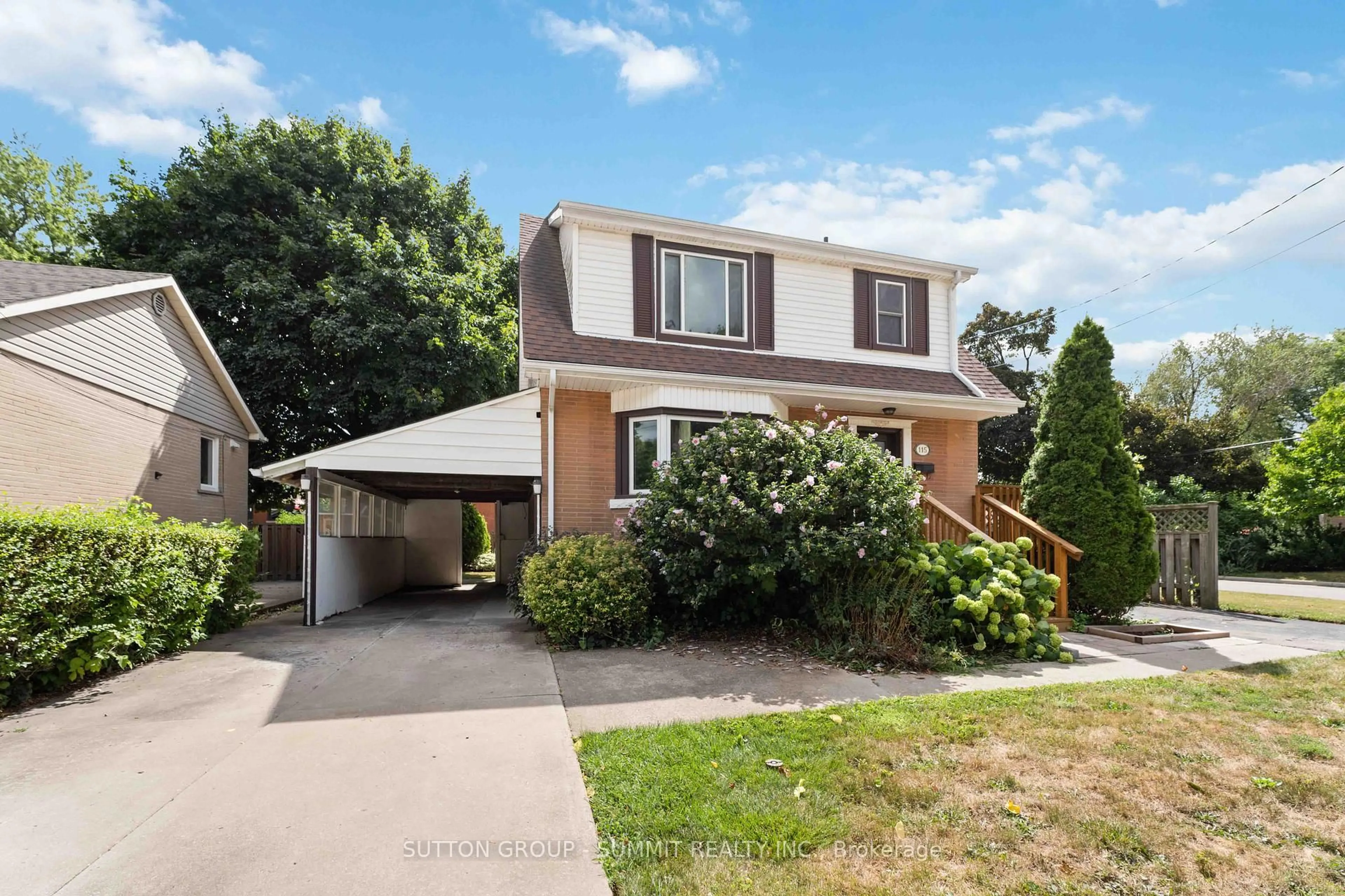 Home with vinyl exterior material, street for 115 West 32nd St, Hamilton Ontario L9C 5G8