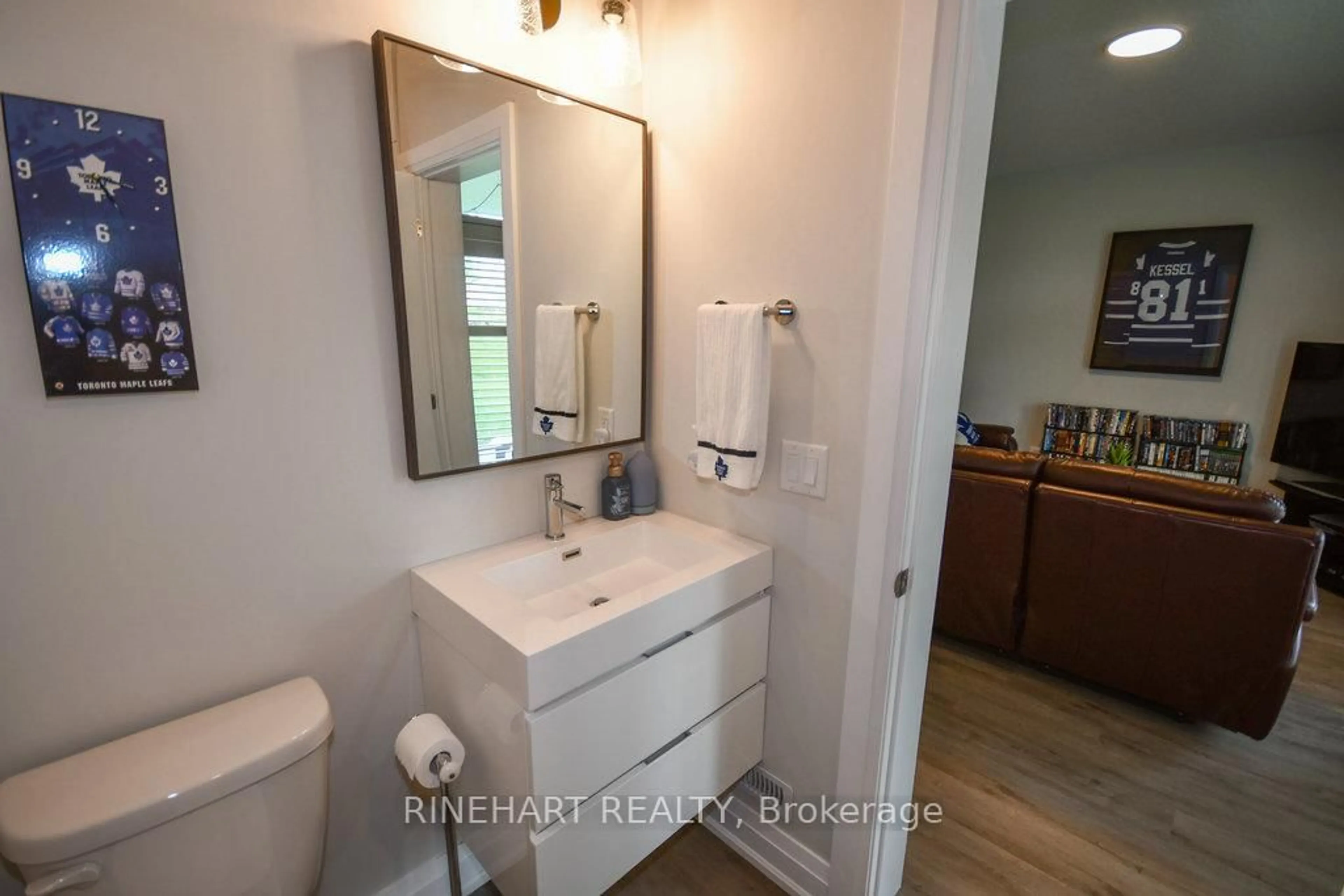 Standard bathroom, ceramic/tile floor for 2317 Callingham Dr, London North Ontario N6G 0X2