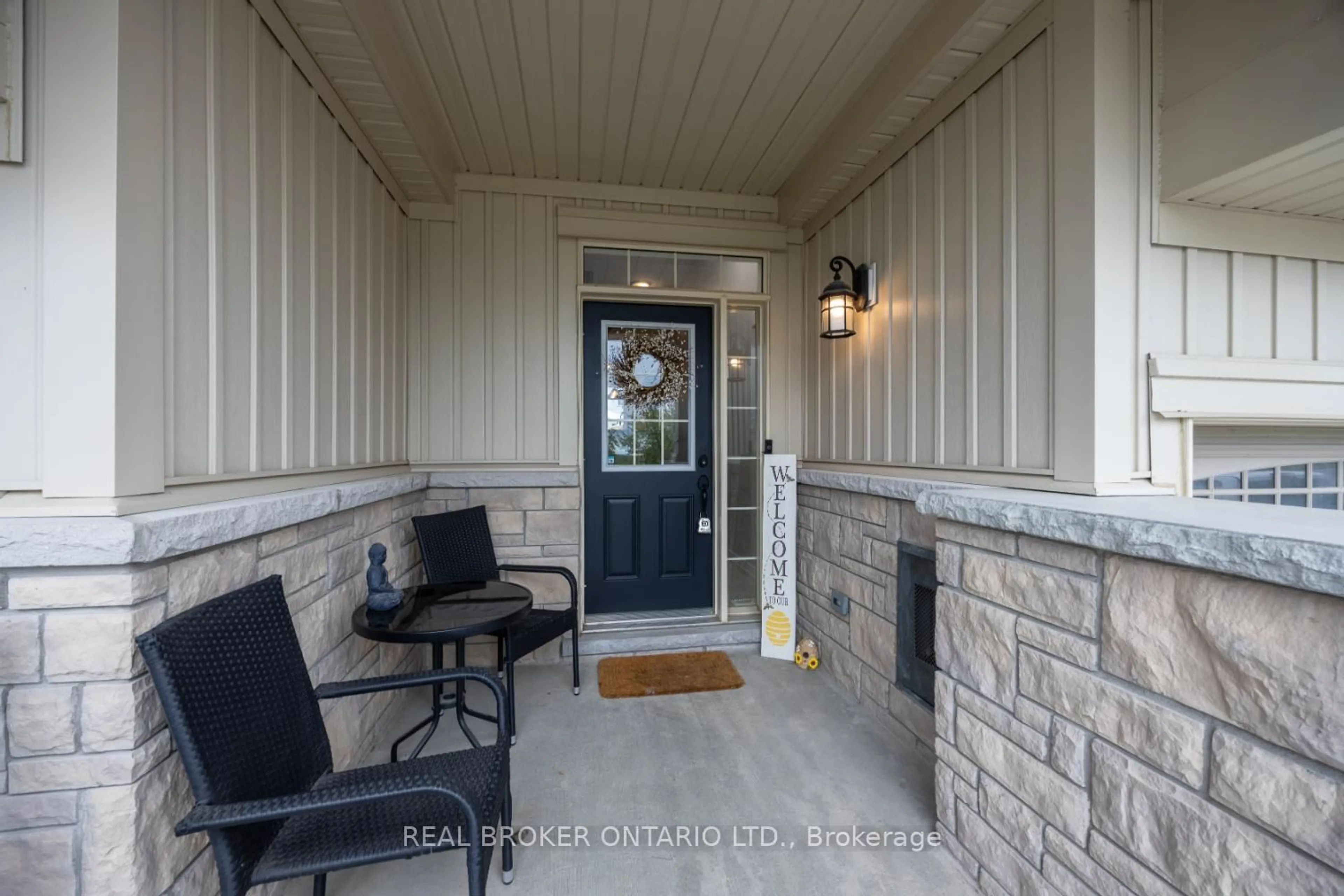 Indoor entryway for 48 Highlands Blvd, Cavan Monaghan Ontario L0A 1G0