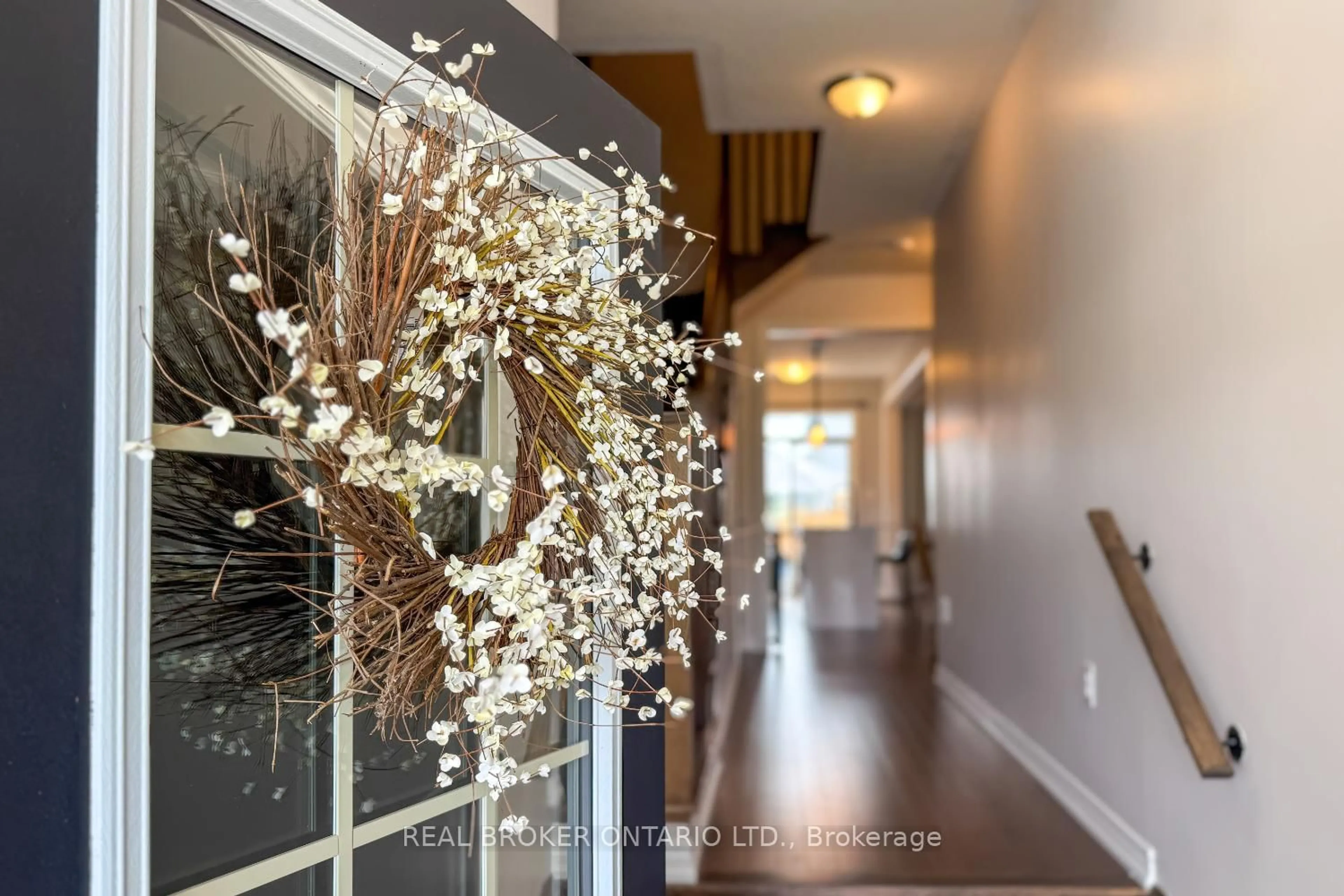 Indoor entryway for 48 Highlands Blvd, Cavan Monaghan Ontario L0A 1G0