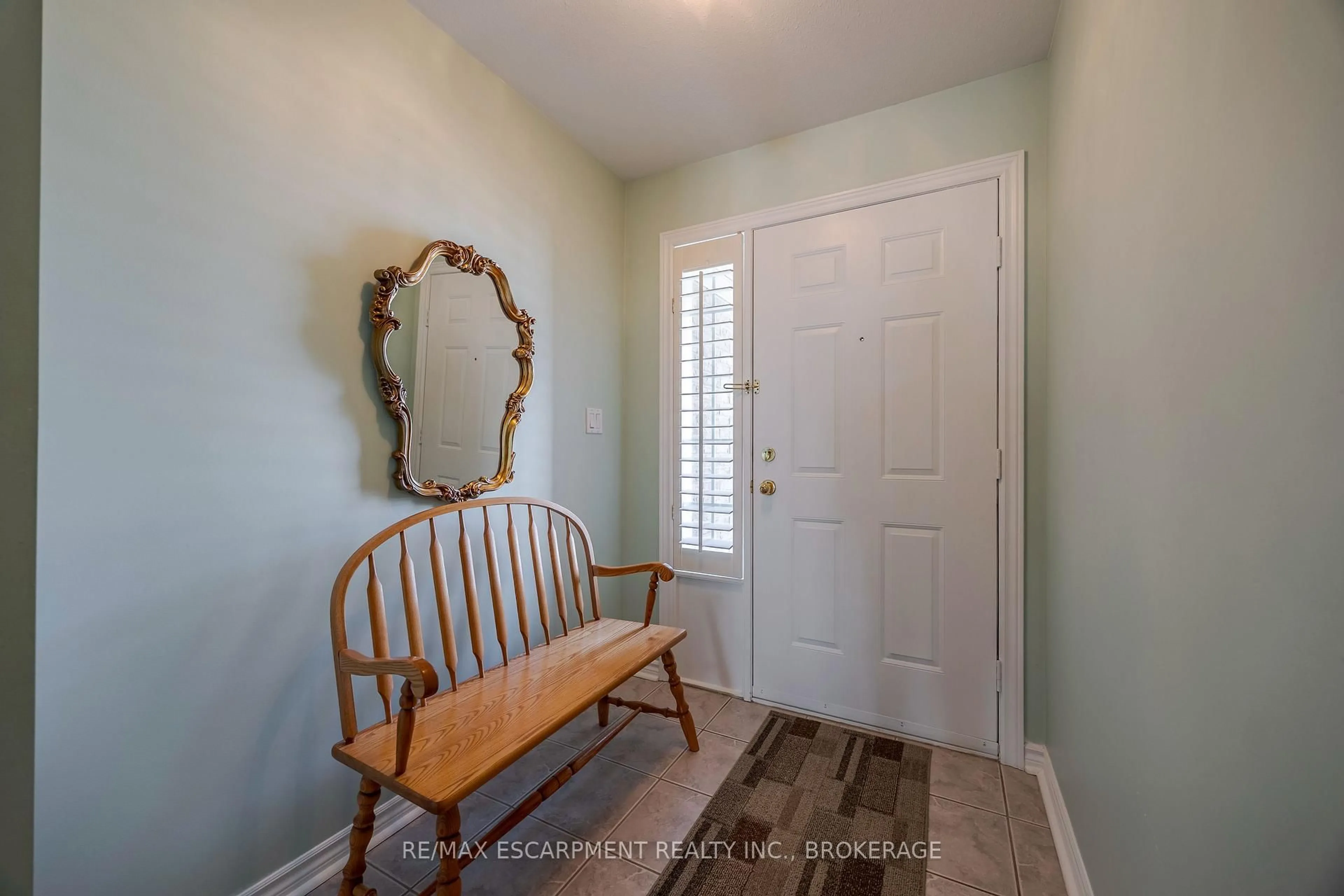 Indoor entryway for 3516 Main St #24, Niagara Falls Ontario L2G 6A6