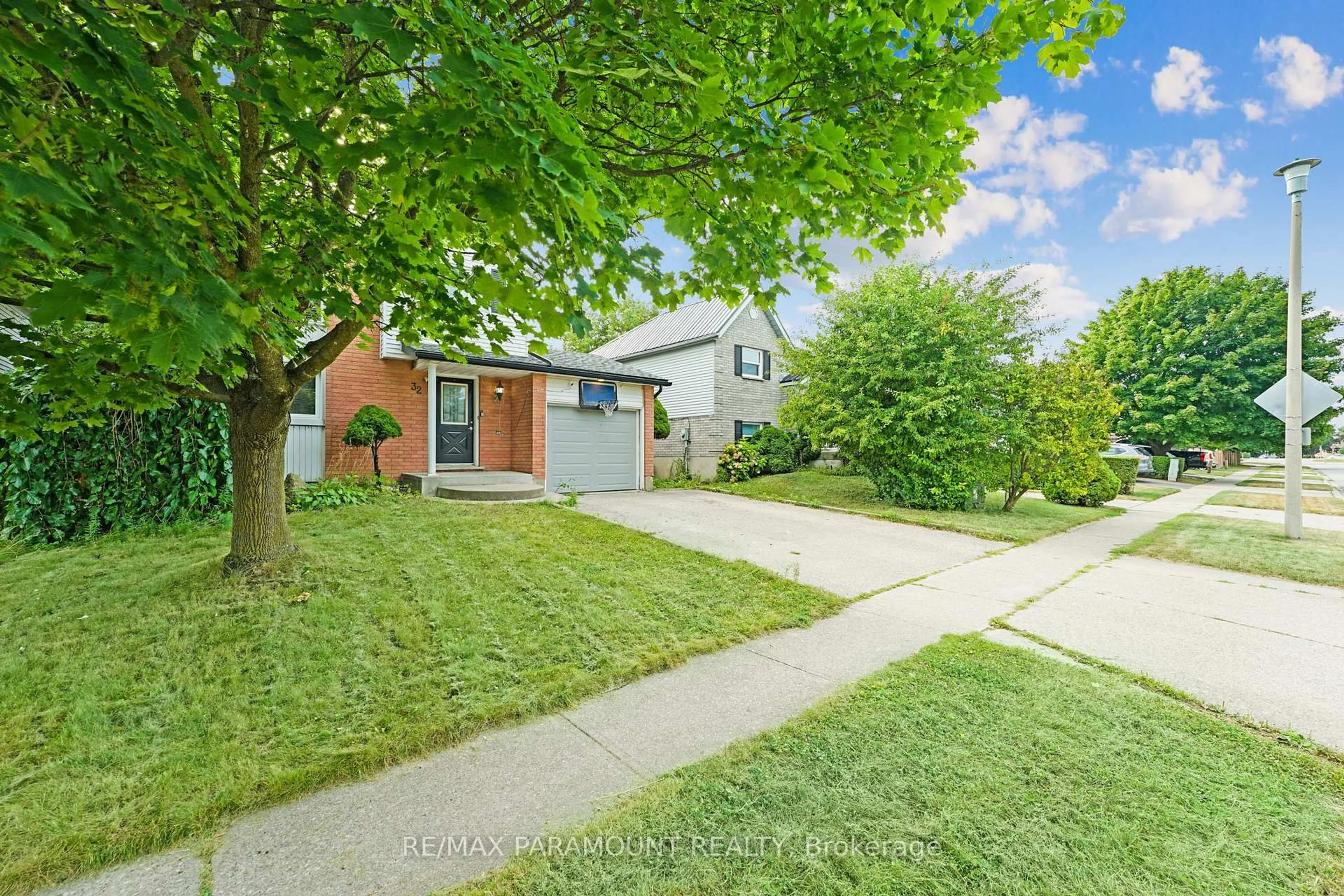Unknown for 32 Enfield Dr, Cambridge Ontario N1P 1A5