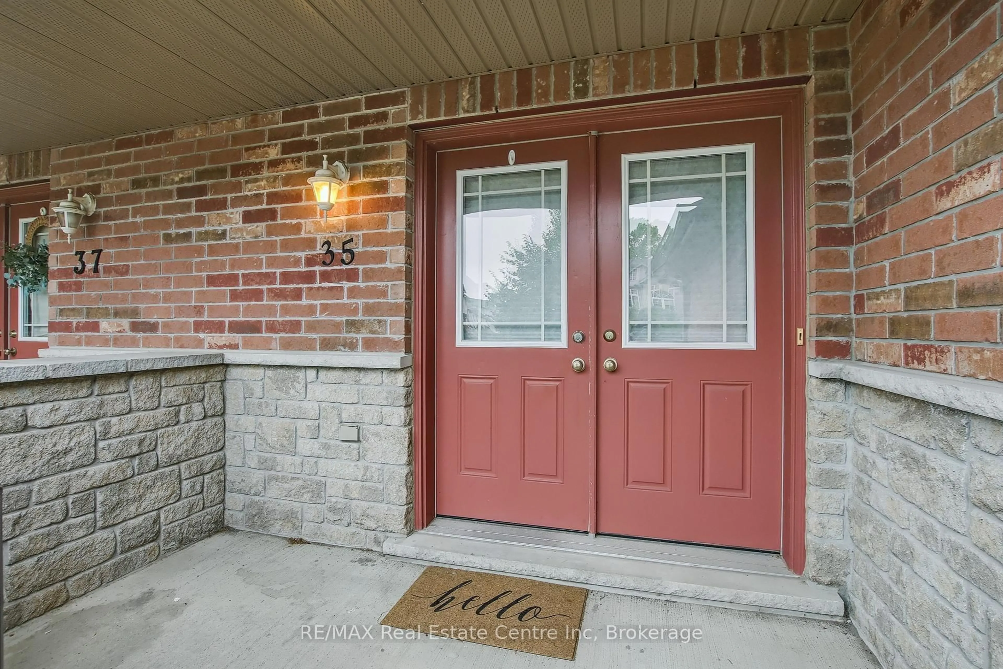 Indoor entryway for 35 Revell Dr, Guelph Ontario N1G 0B2
