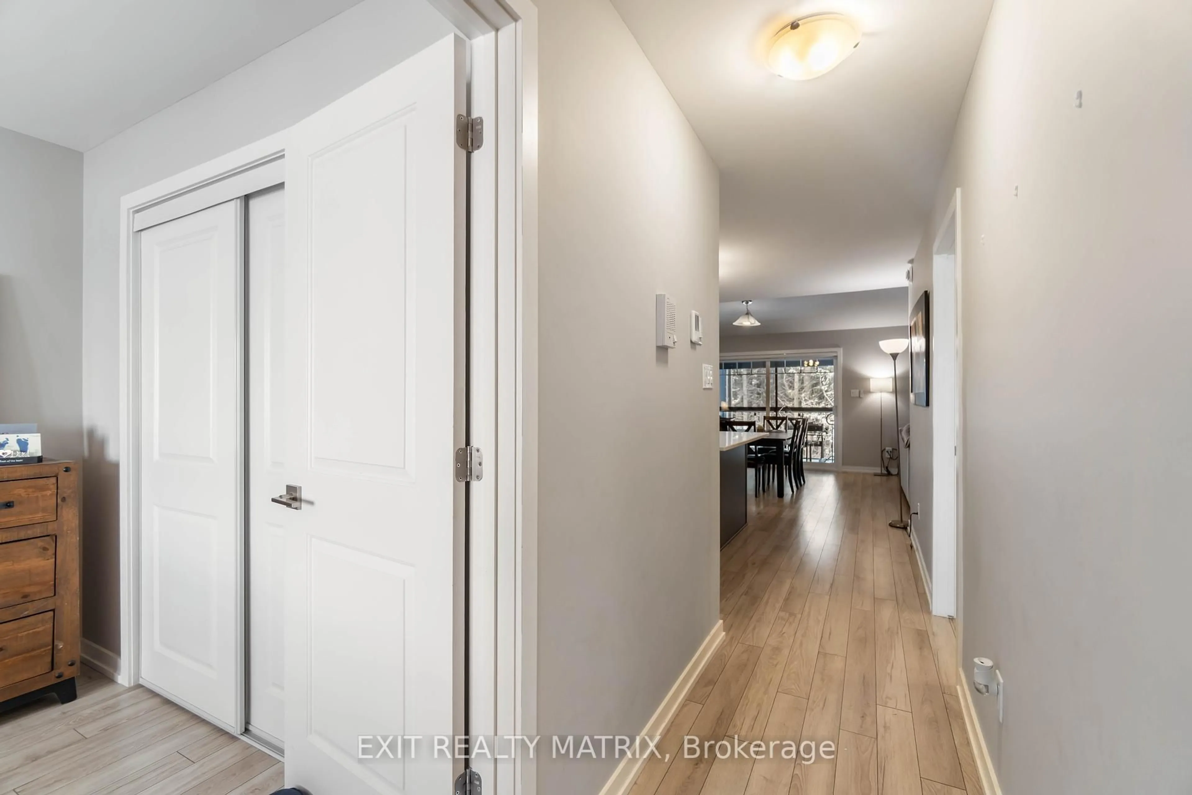 Indoor entryway for 99 St Moritz Tr #410, Russell Ontario K0A 1W0