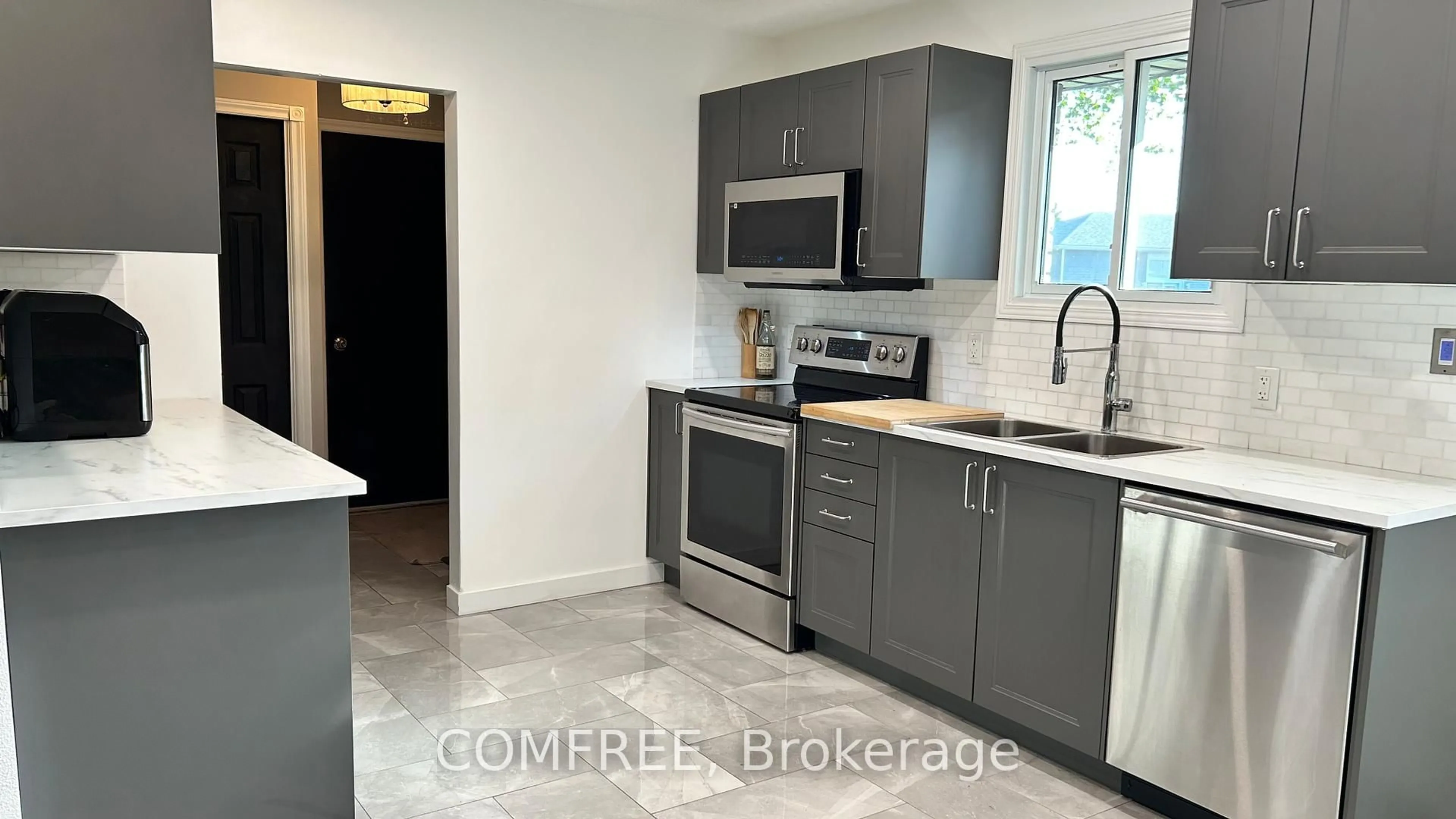 Unknown for 9657 Midfield Cres, Windsor Ontario N8R 1W9