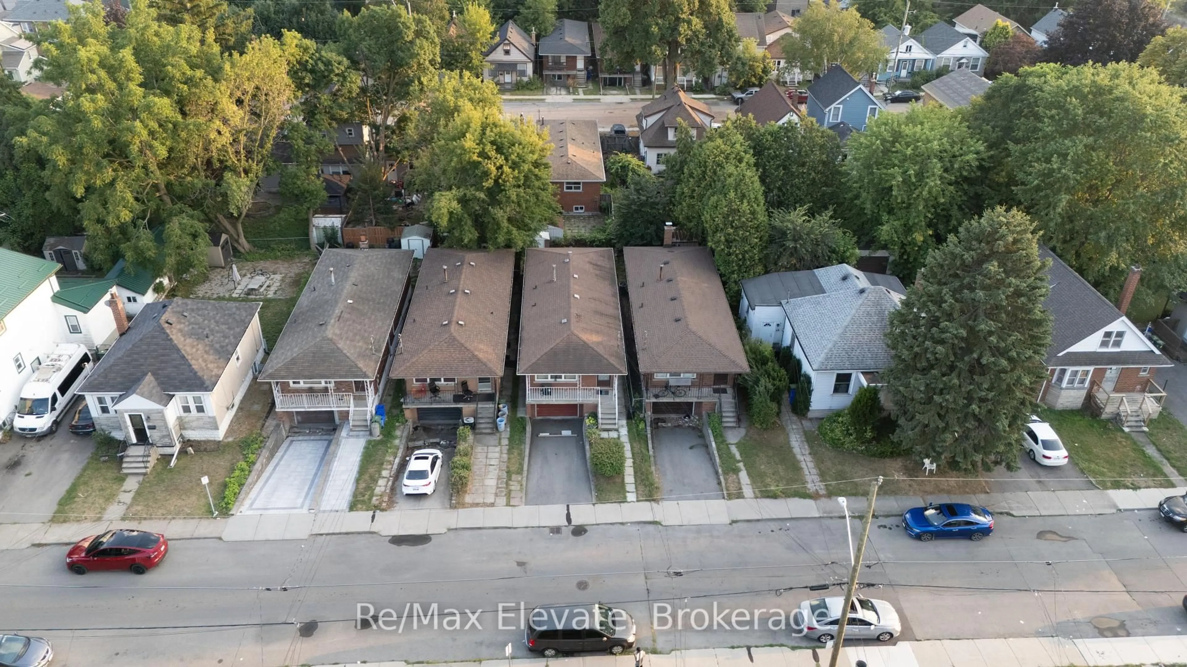 A pic from outside/outdoor area/front of a property/back of a property/a pic from drone, city buildings view from balcony for 83 Ward Ave, Hamilton Ontario L8S 2E8