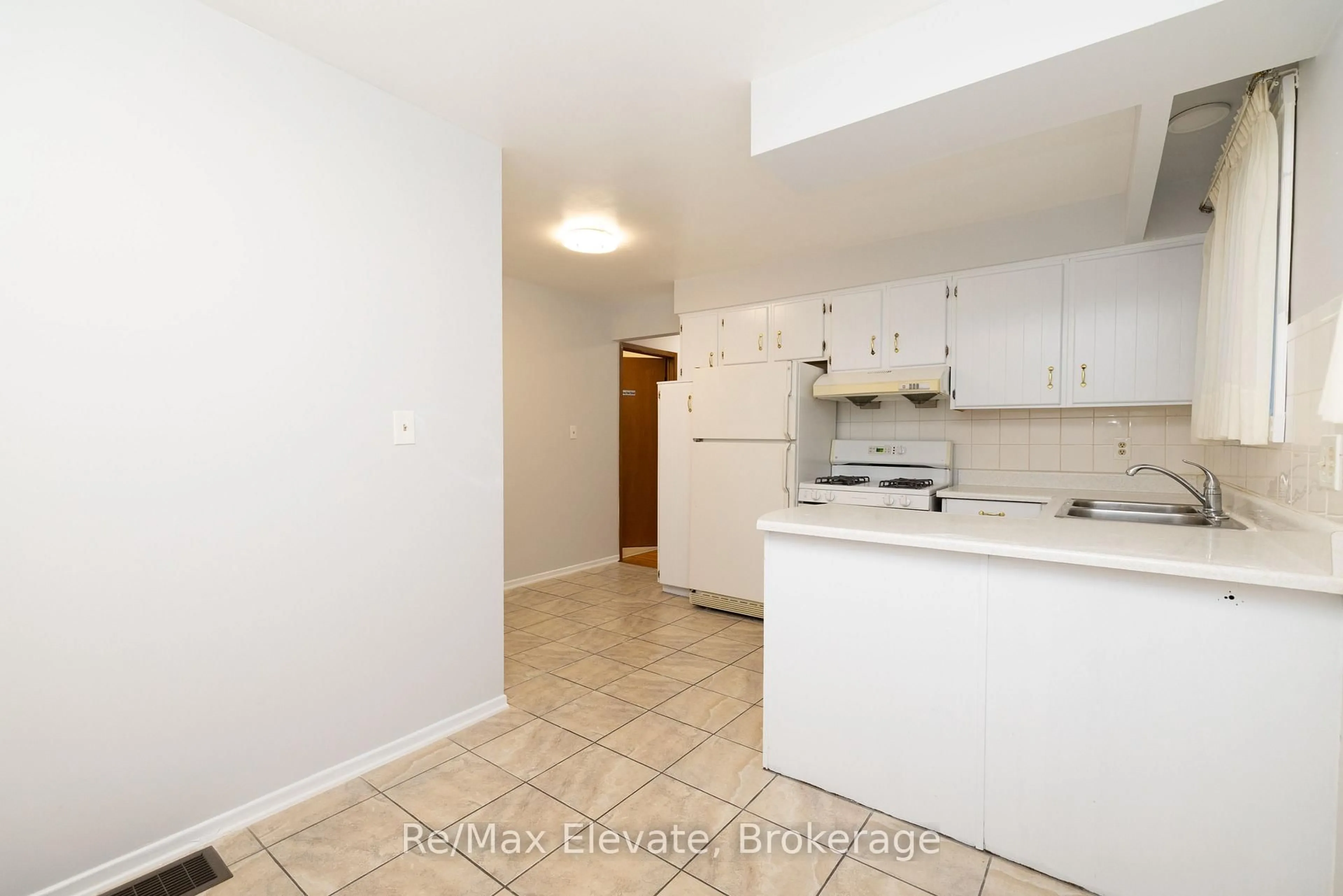 Standard kitchen, unknown for 83 Ward Ave, Hamilton Ontario L8S 2E8