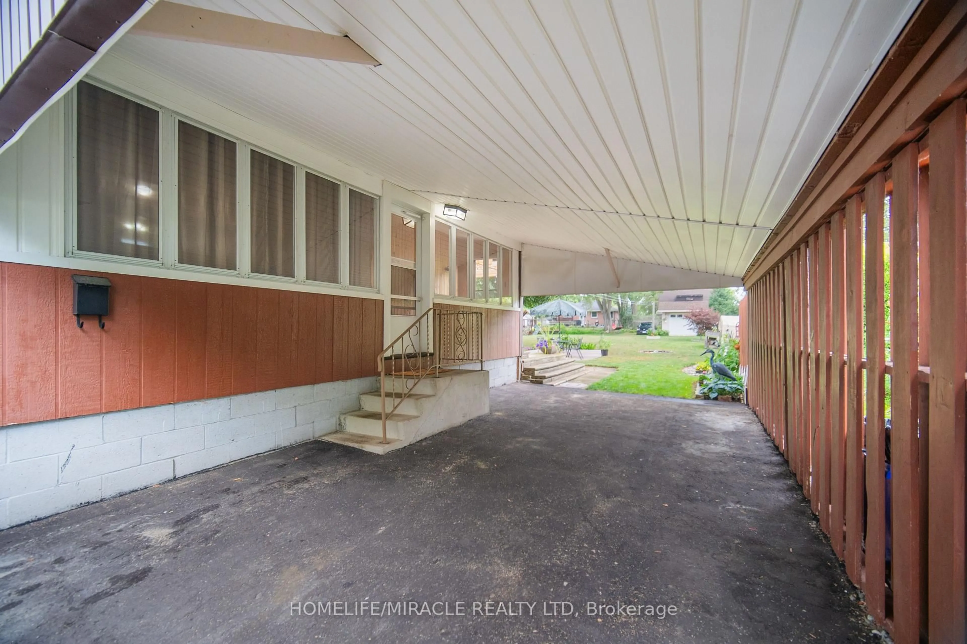 Unknown for 69 Bee St, Woodstock Ontario N4S 3Z2