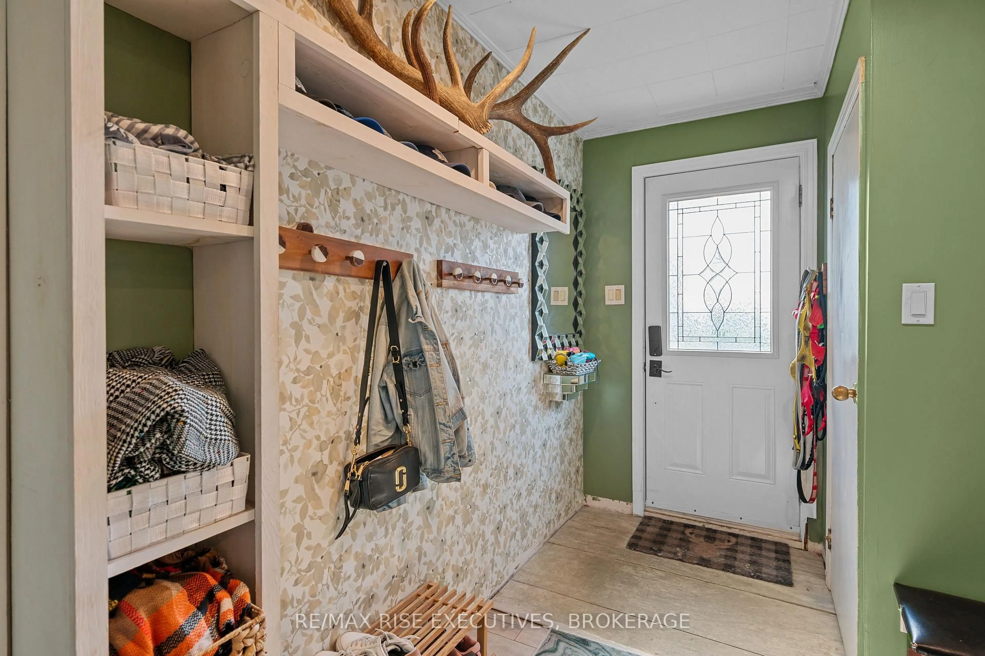 Indoor entryway for 1224 Westbrook Rd, Kingston Ontario K7P 2V3