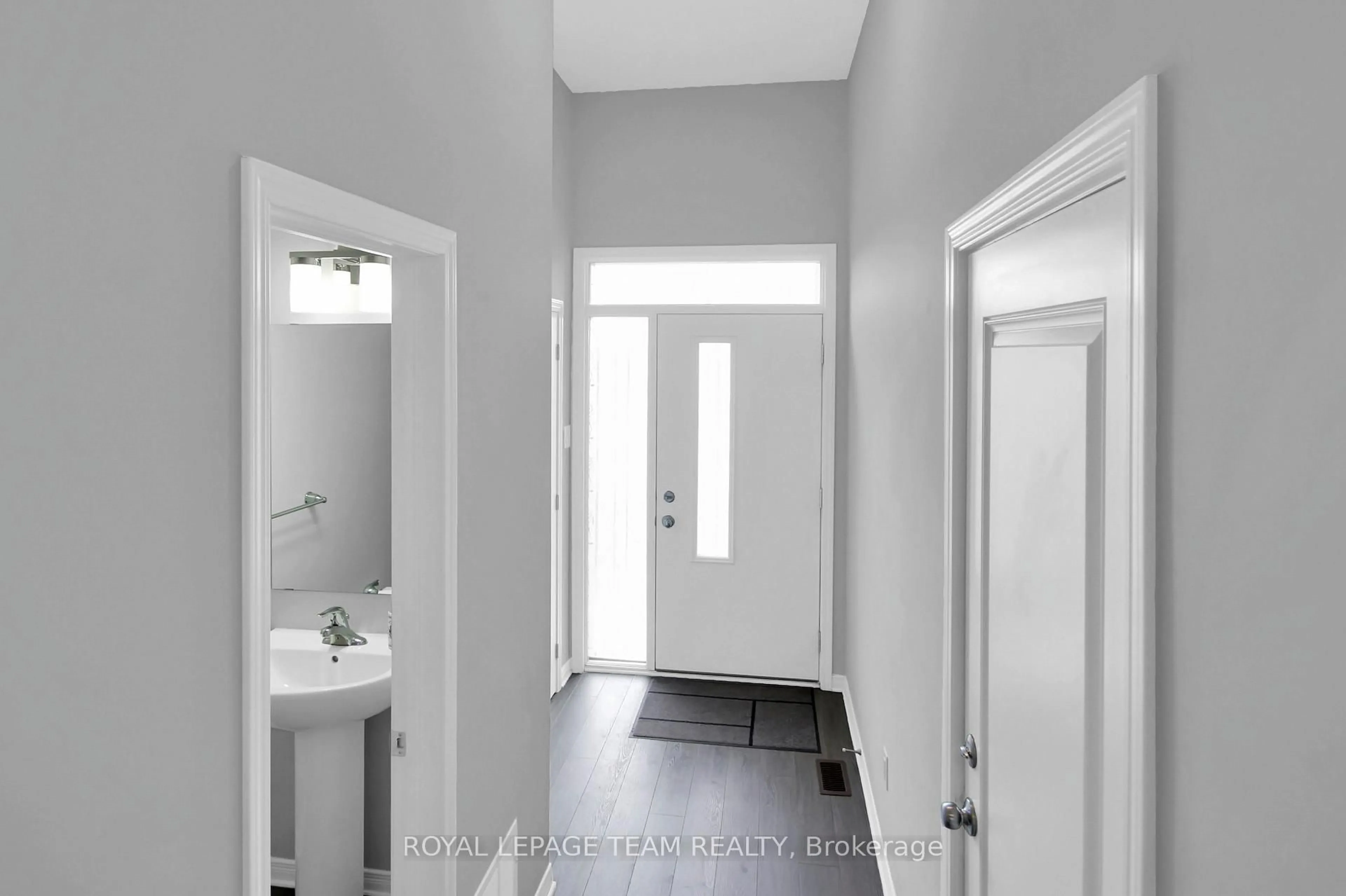 Indoor entryway for 343 Cope Dr, Ottawa Ontario K2V 0P7