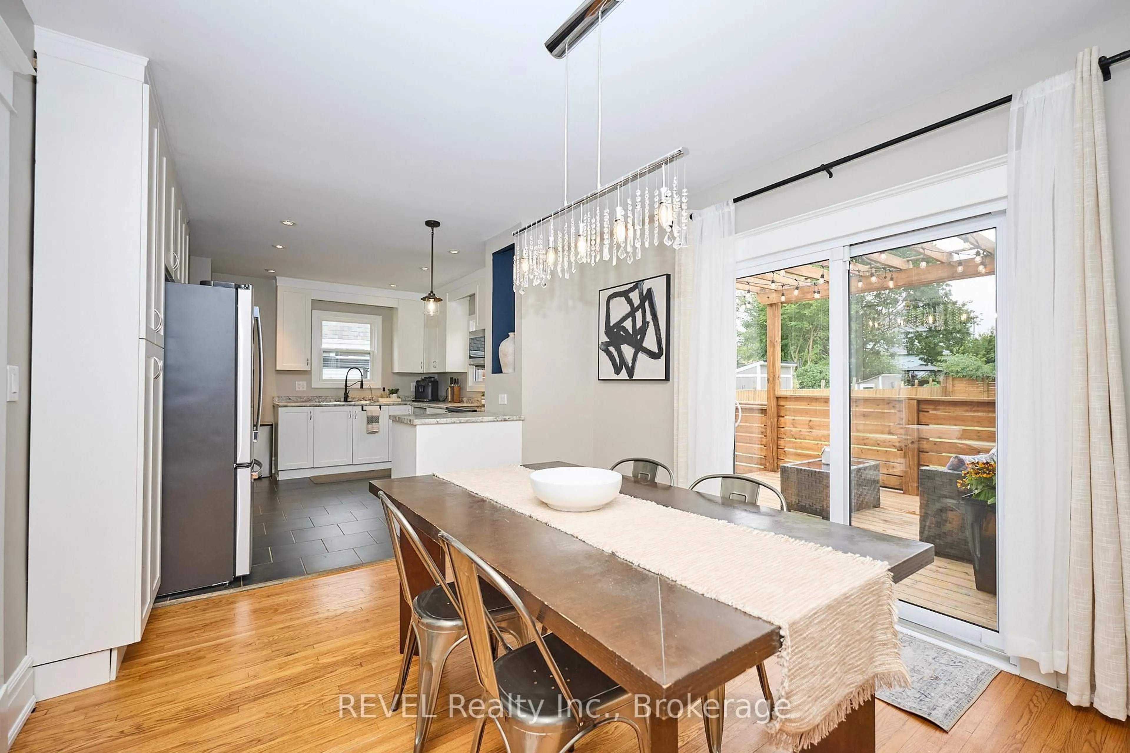 Open concept kitchen, unknown for 5849 Symmes St, Niagara Falls Ontario L2G 2G4