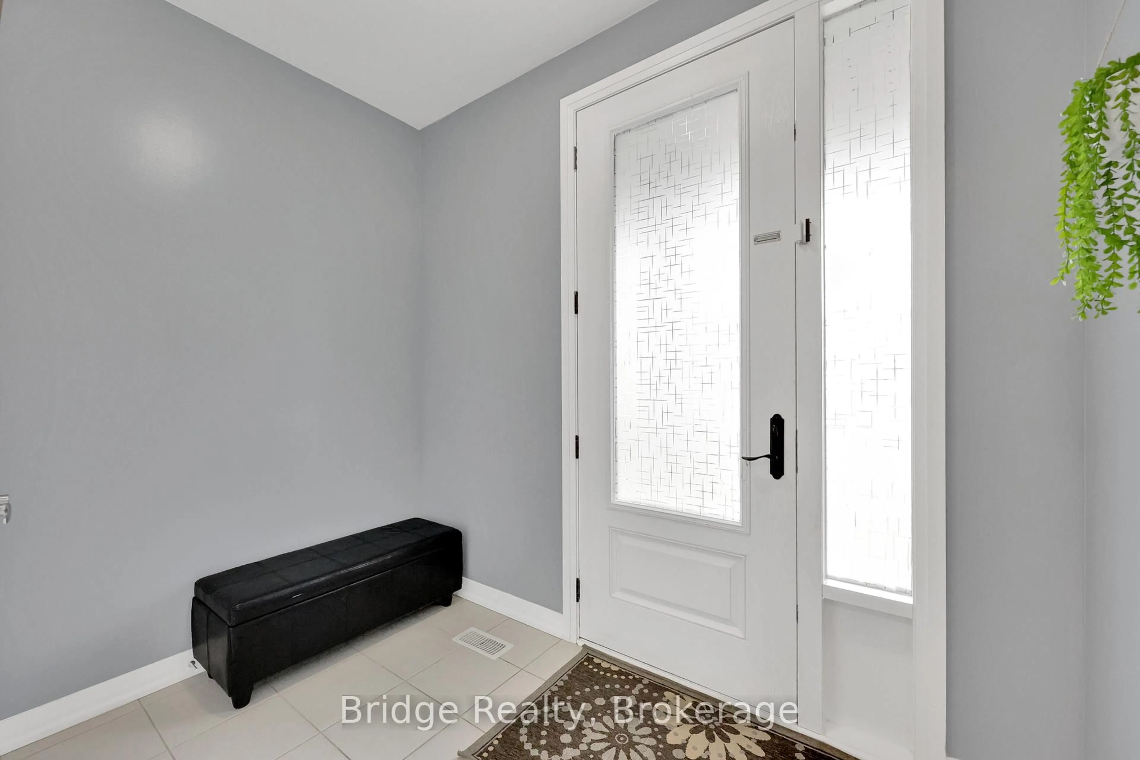 Indoor entryway for 898 Sobeski Ave, Woodstock Ontario N4T 0N7