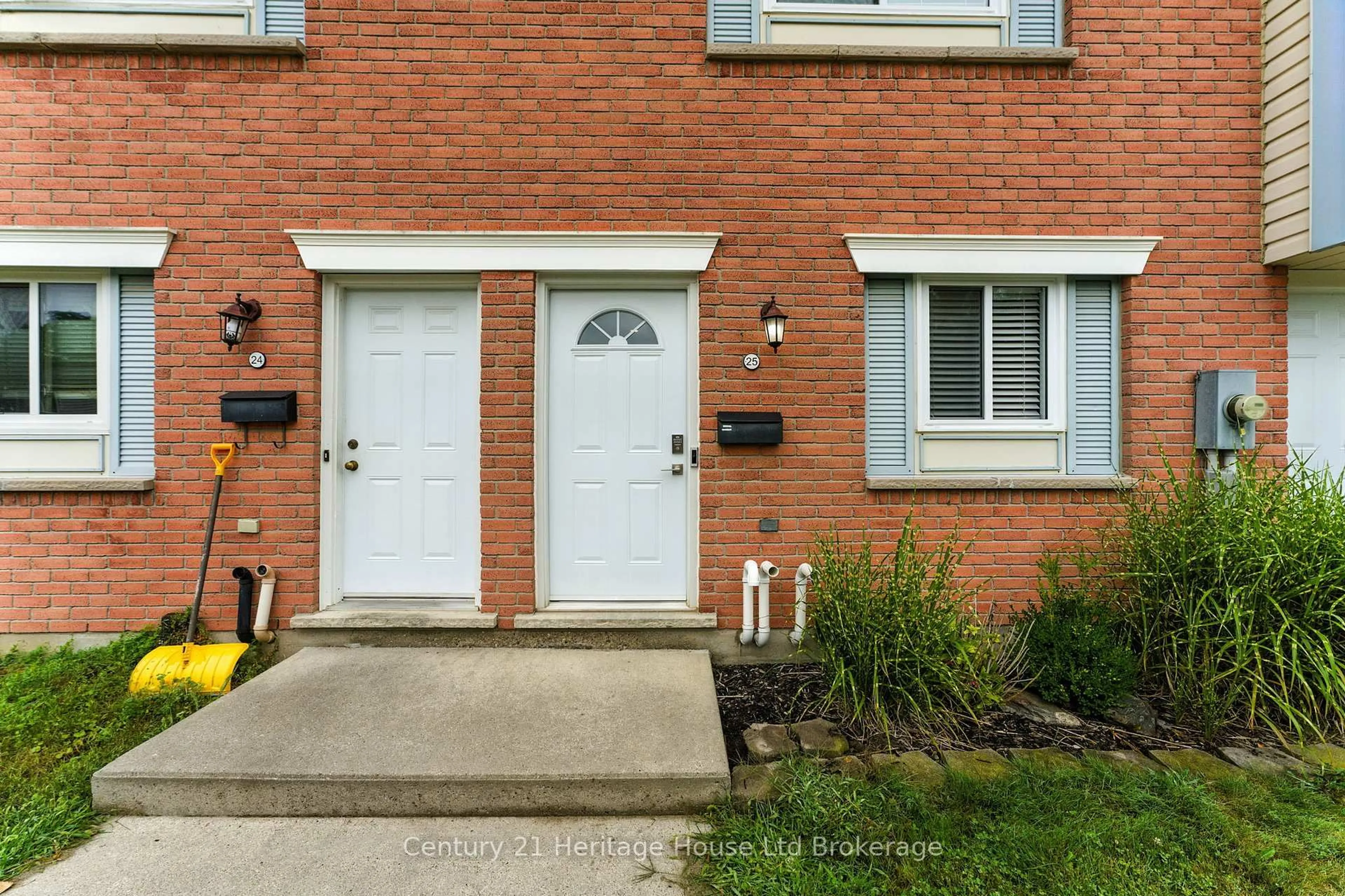 Home with brick exterior material, street for 141 Bay St #25, Woodstock Ontario N4S 8H7