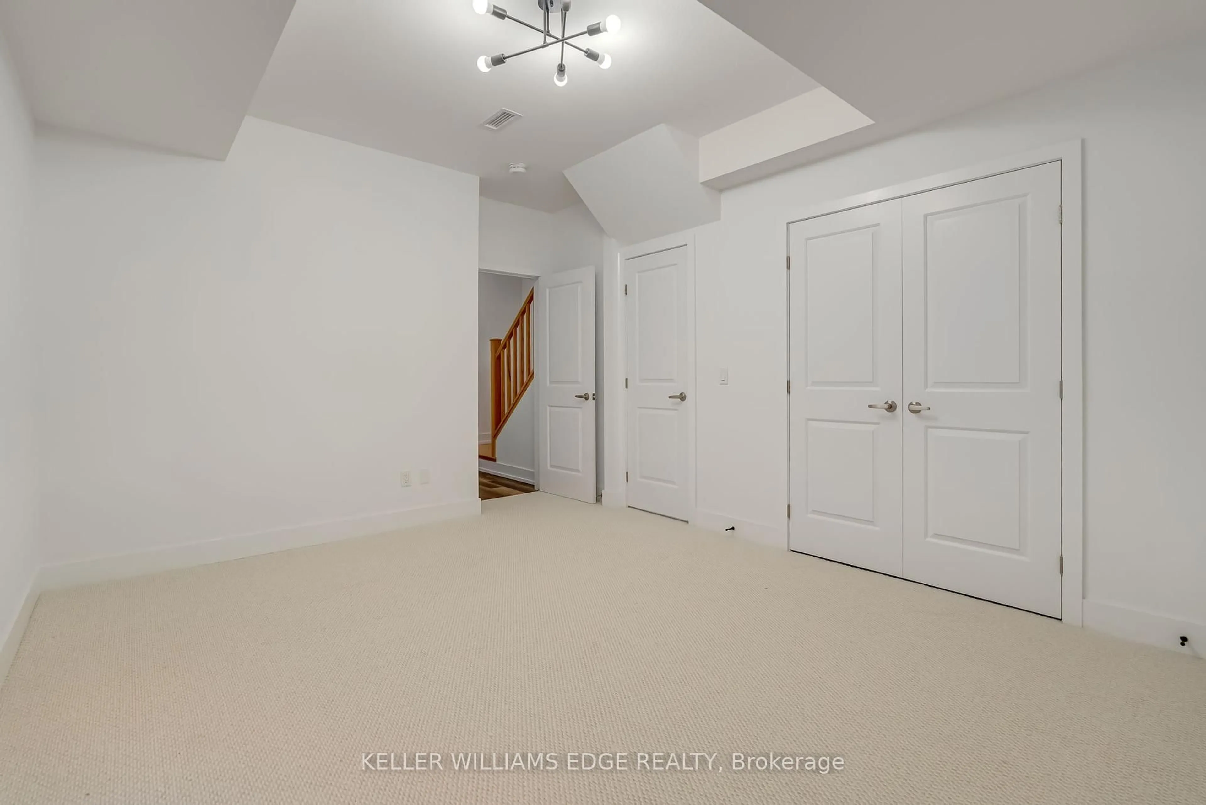 Unknown for 261 Skinner Rd #3, Hamilton Ontario L8B 1W6