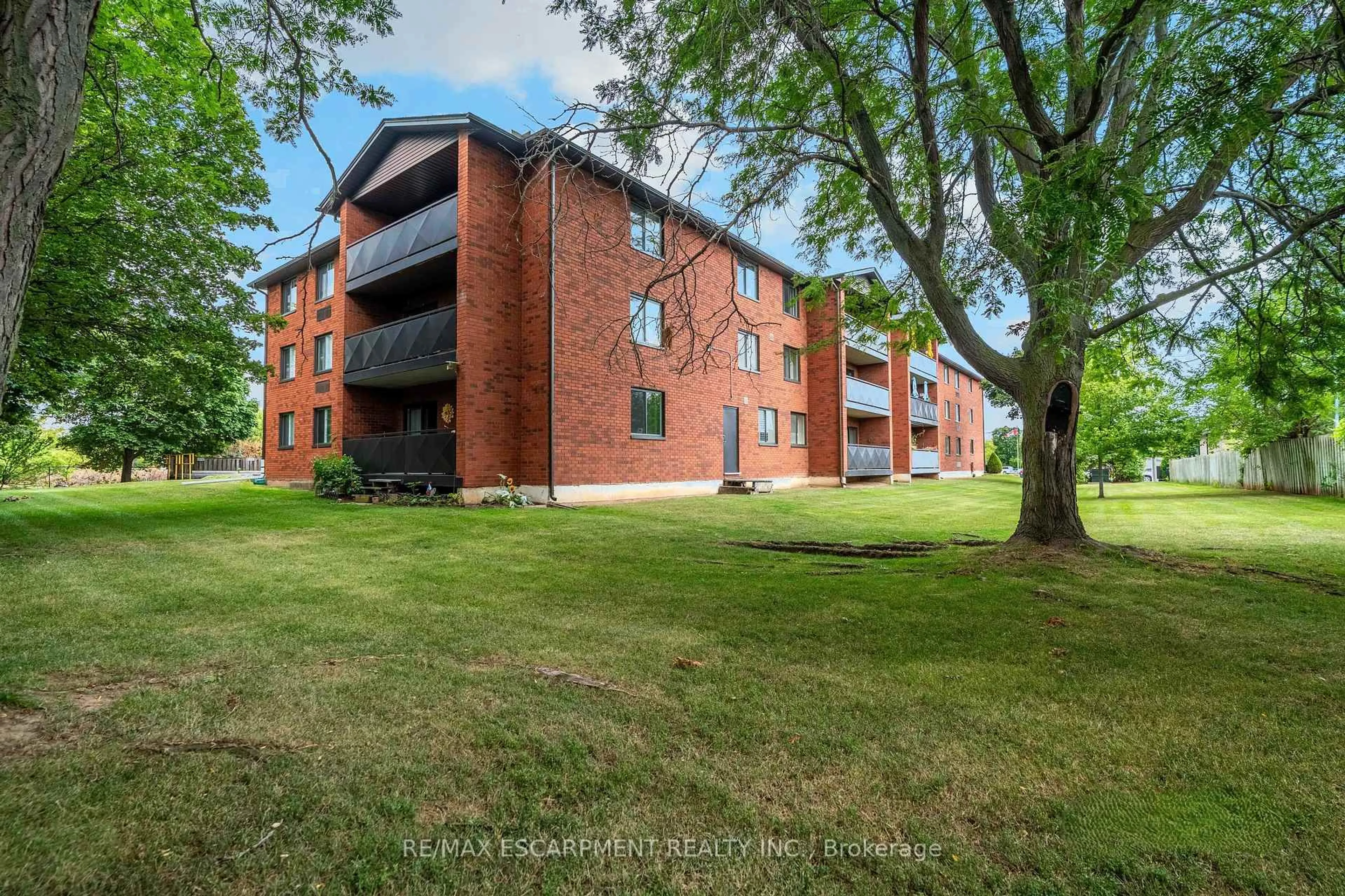 A pic from outside/outdoor area/front of a property/back of a property/a pic from drone, building for 386 Highway 8 #205, Hamilton Ontario L8G 1E9