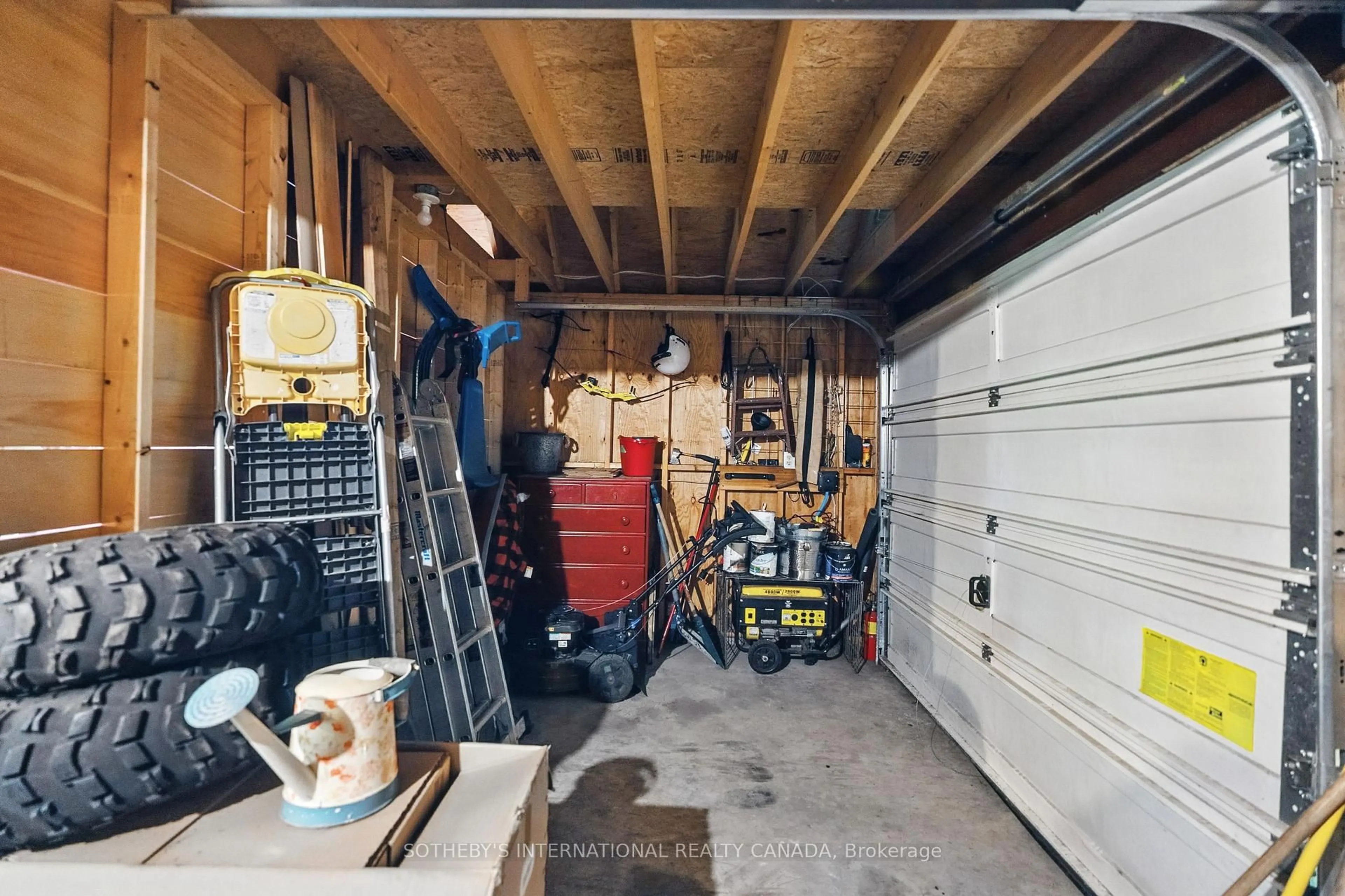 Indoor garage for 1050 Cobble Rose Lane, Minden Hills Ontario K0M 2L1