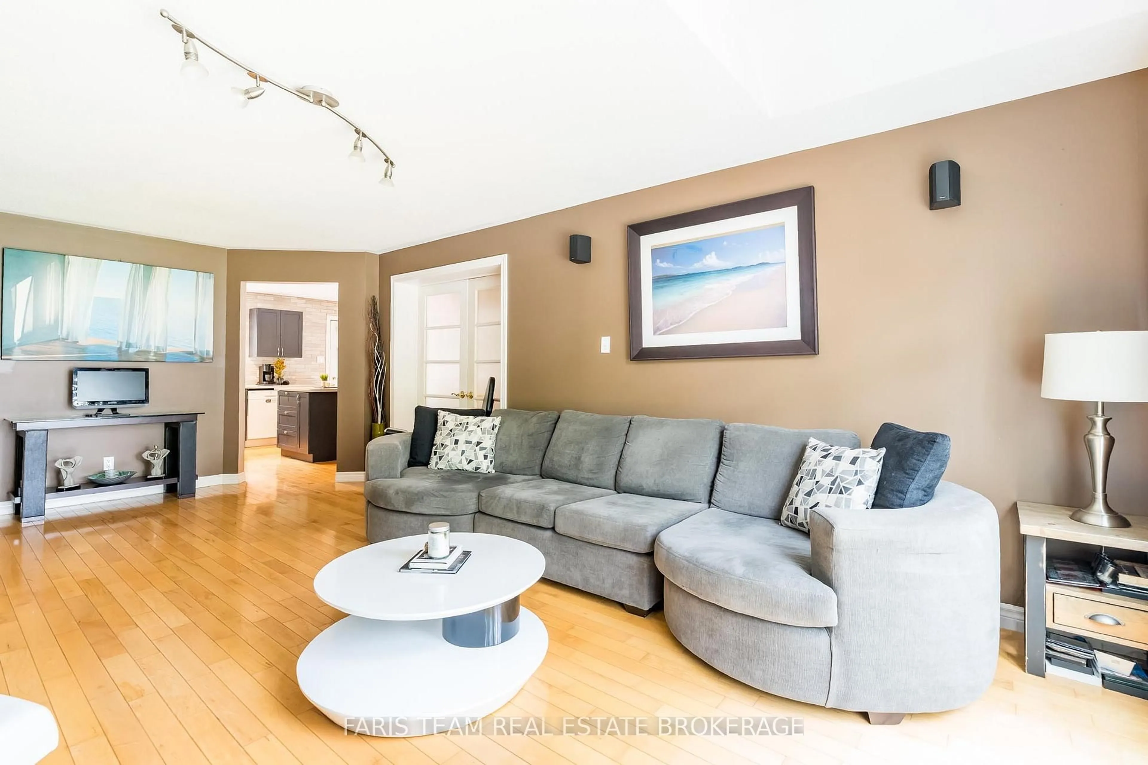 Living room with furniture, wood/laminate floor for 85 Fulsom Cres, Kawartha Lakes Ontario L3V 6H5