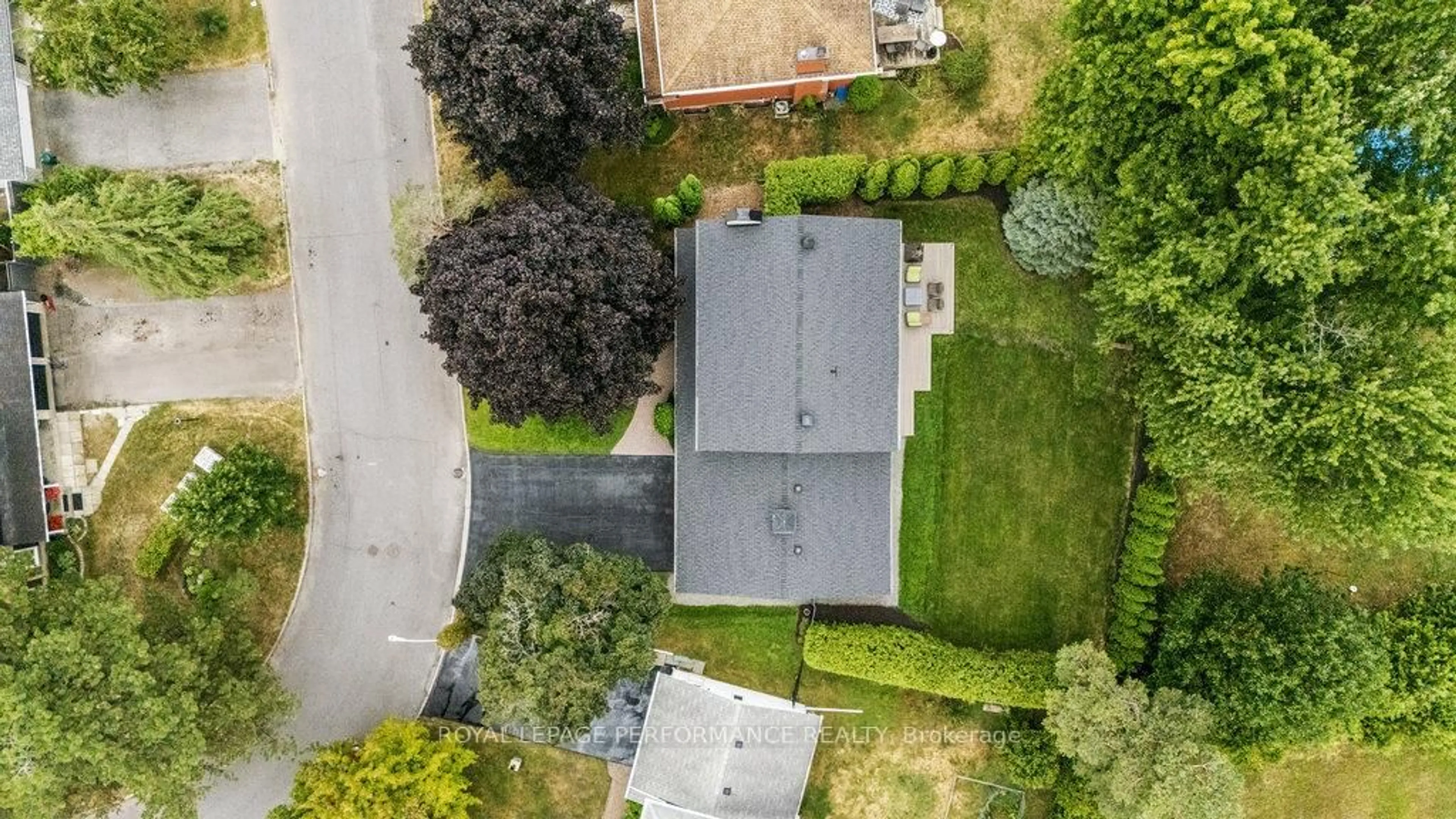 A pic from outside/outdoor area/front of a property/back of a property/a pic from drone, street for 1889 Fairmeadow Cres, Ottawa Ontario K1H 7B8