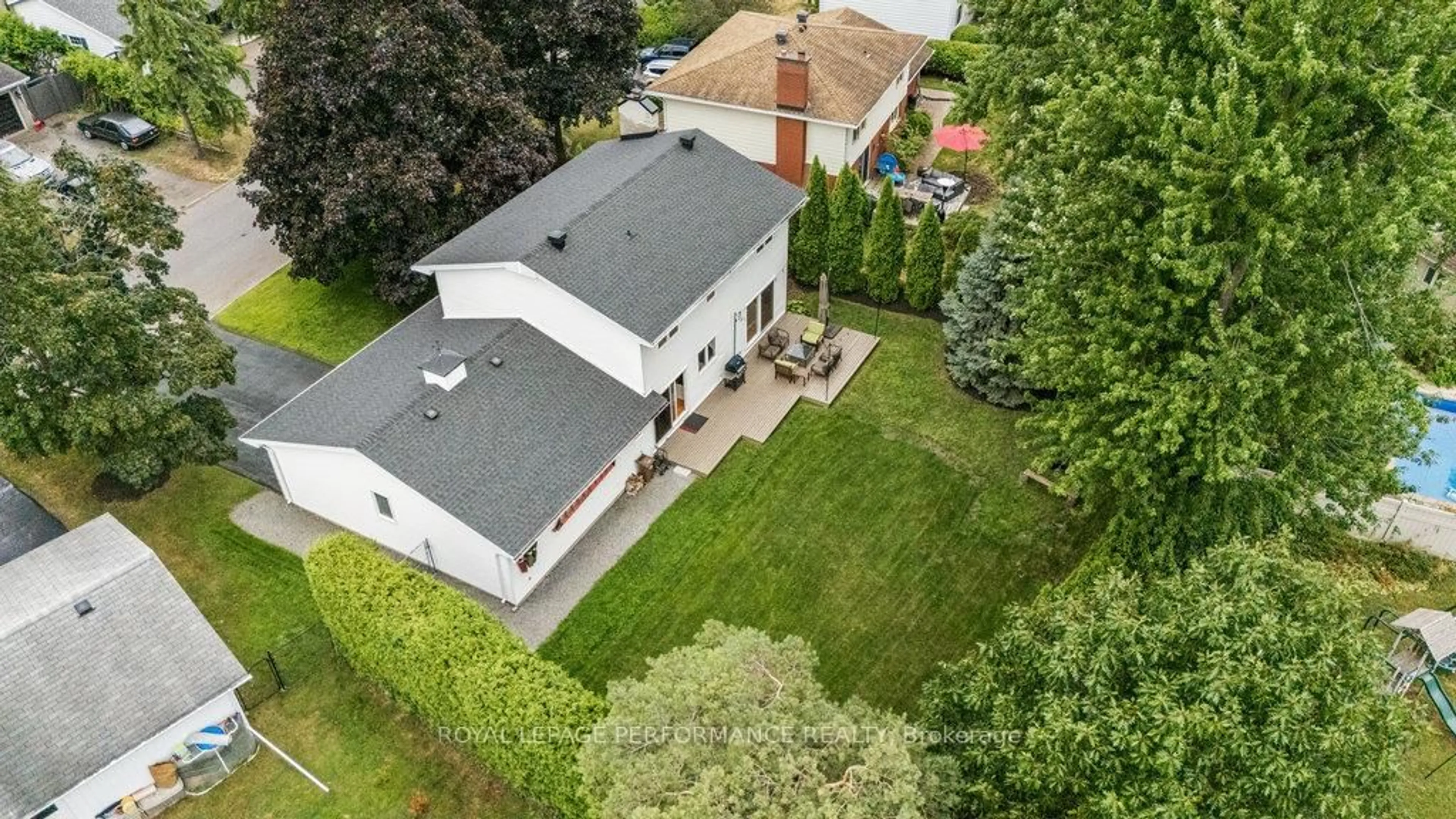 A pic from outside/outdoor area/front of a property/back of a property/a pic from drone, street for 1889 Fairmeadow Cres, Ottawa Ontario K1H 7B8