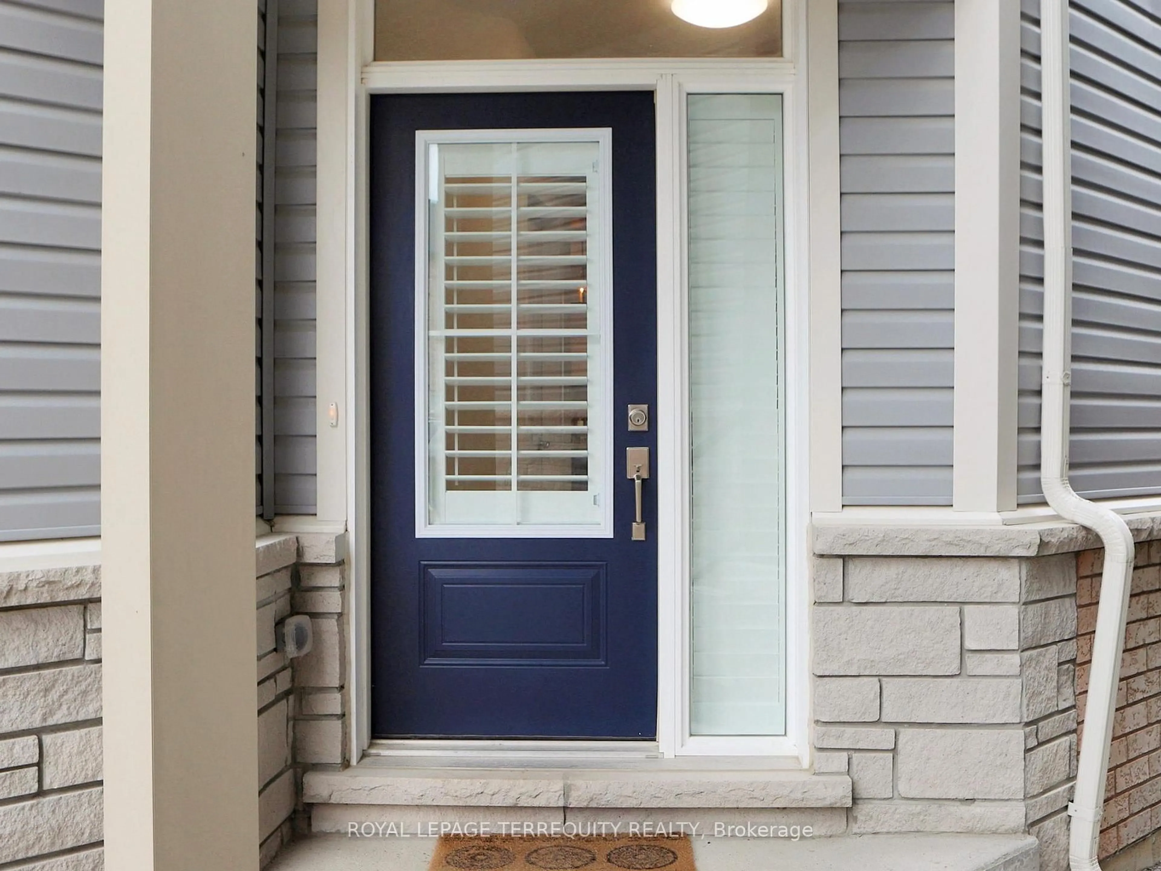 Indoor entryway for 949 Bamford Terr, Peterborough Ontario K9J 6X4