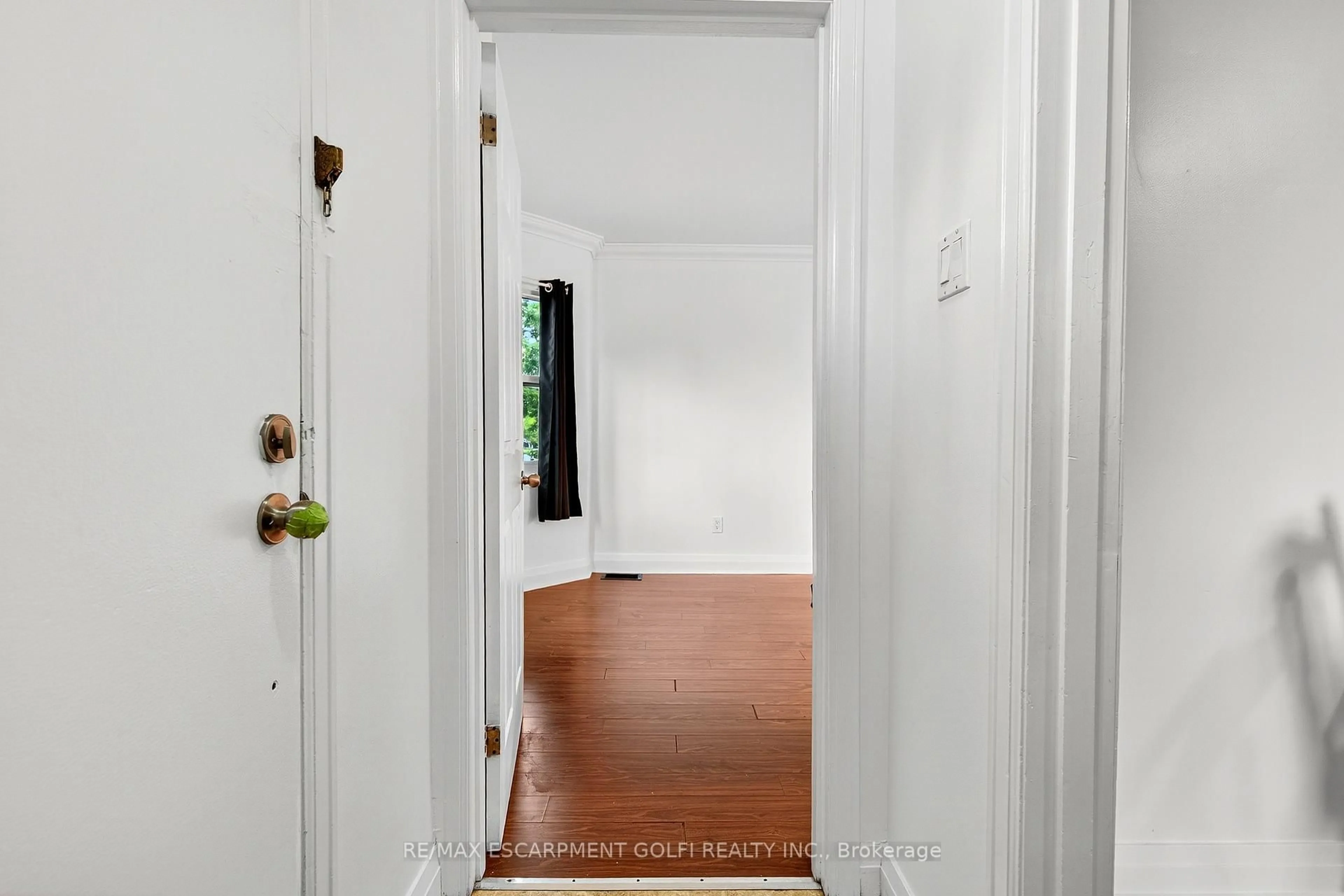 Indoor entryway for 17 West 3RD St, Hamilton Ontario L9C 3J5