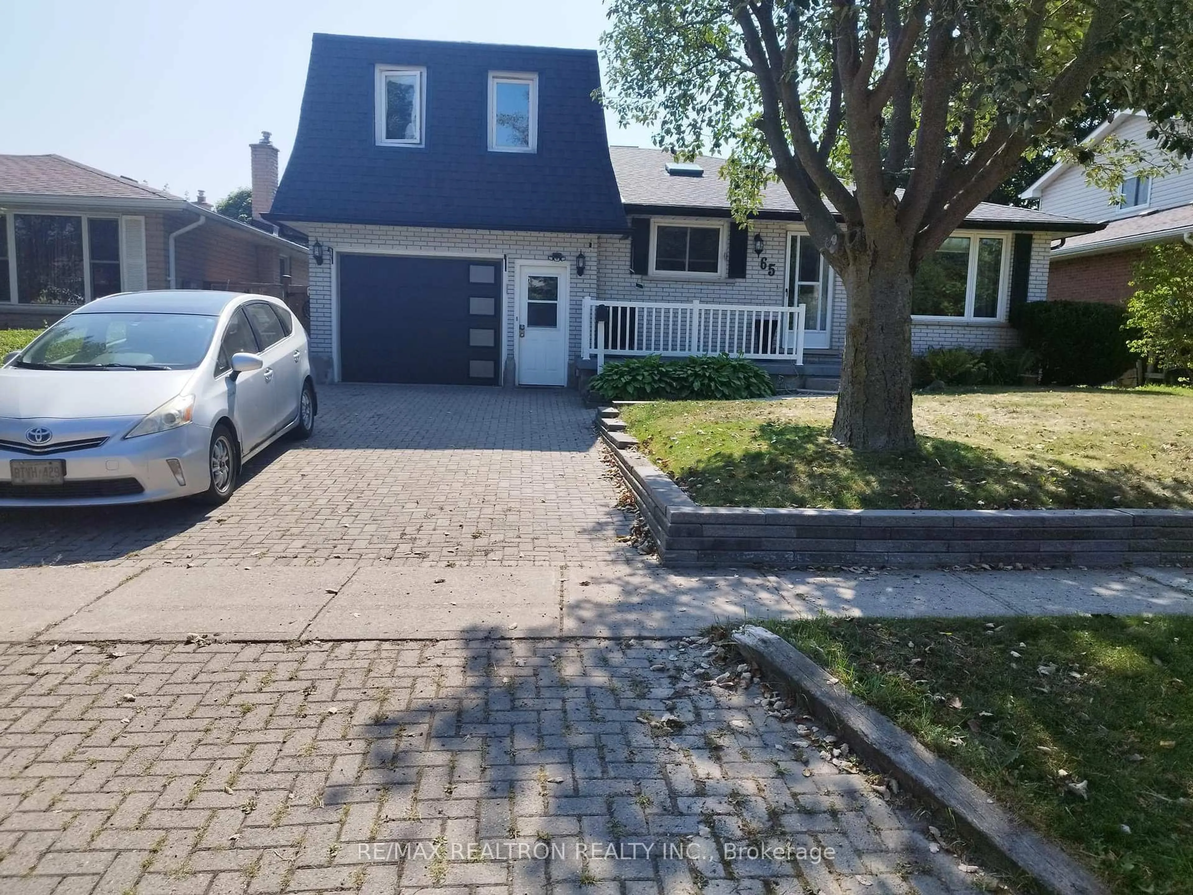 A pic from outside/outdoor area/front of a property/back of a property/a pic from drone, street for 65 Mcilwraith Cres, Guelph Ontario N1E 6J4