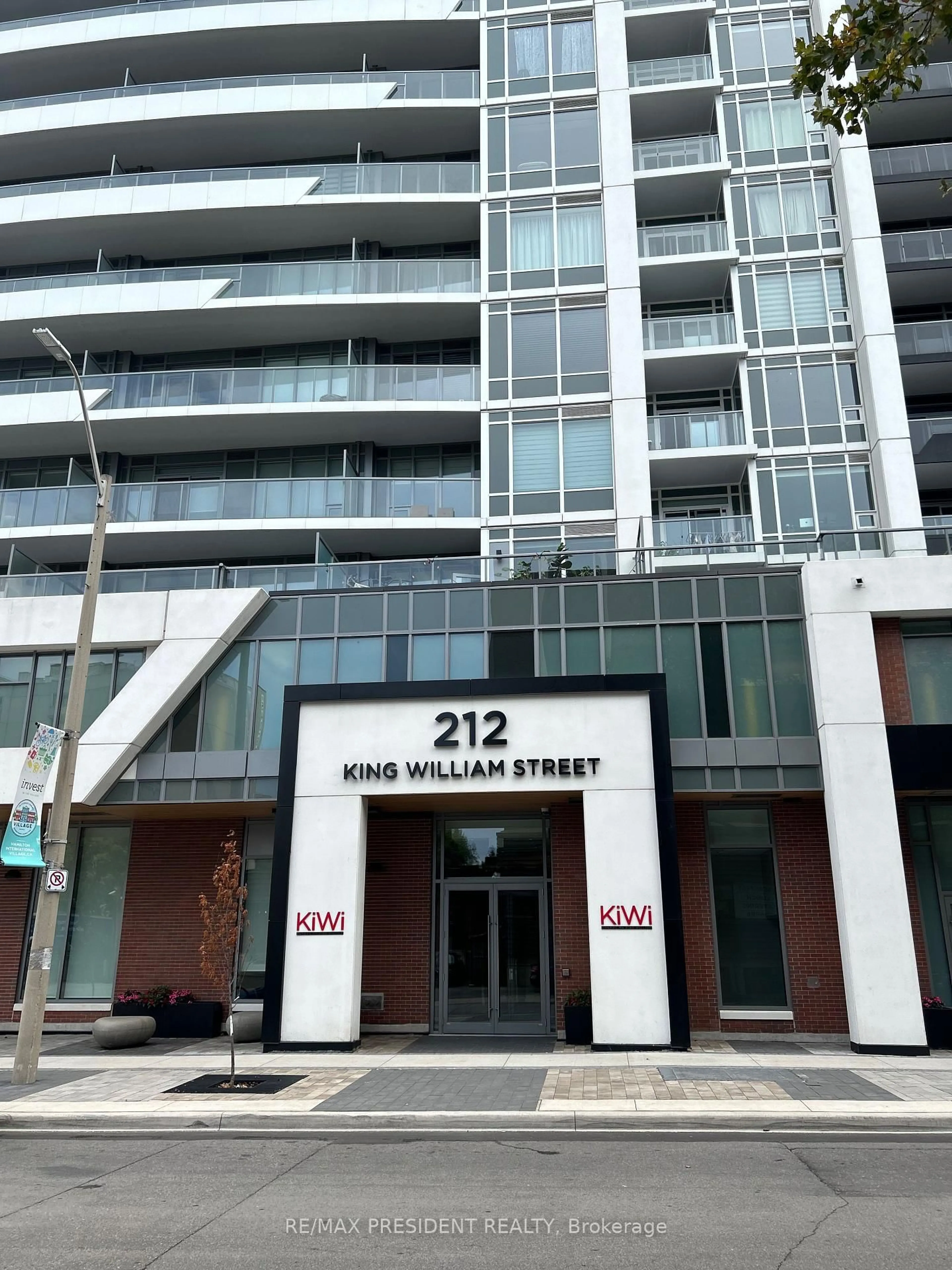 Indoor foyer for 212 King William St #1209, Hamilton Ontario L8R 3P2