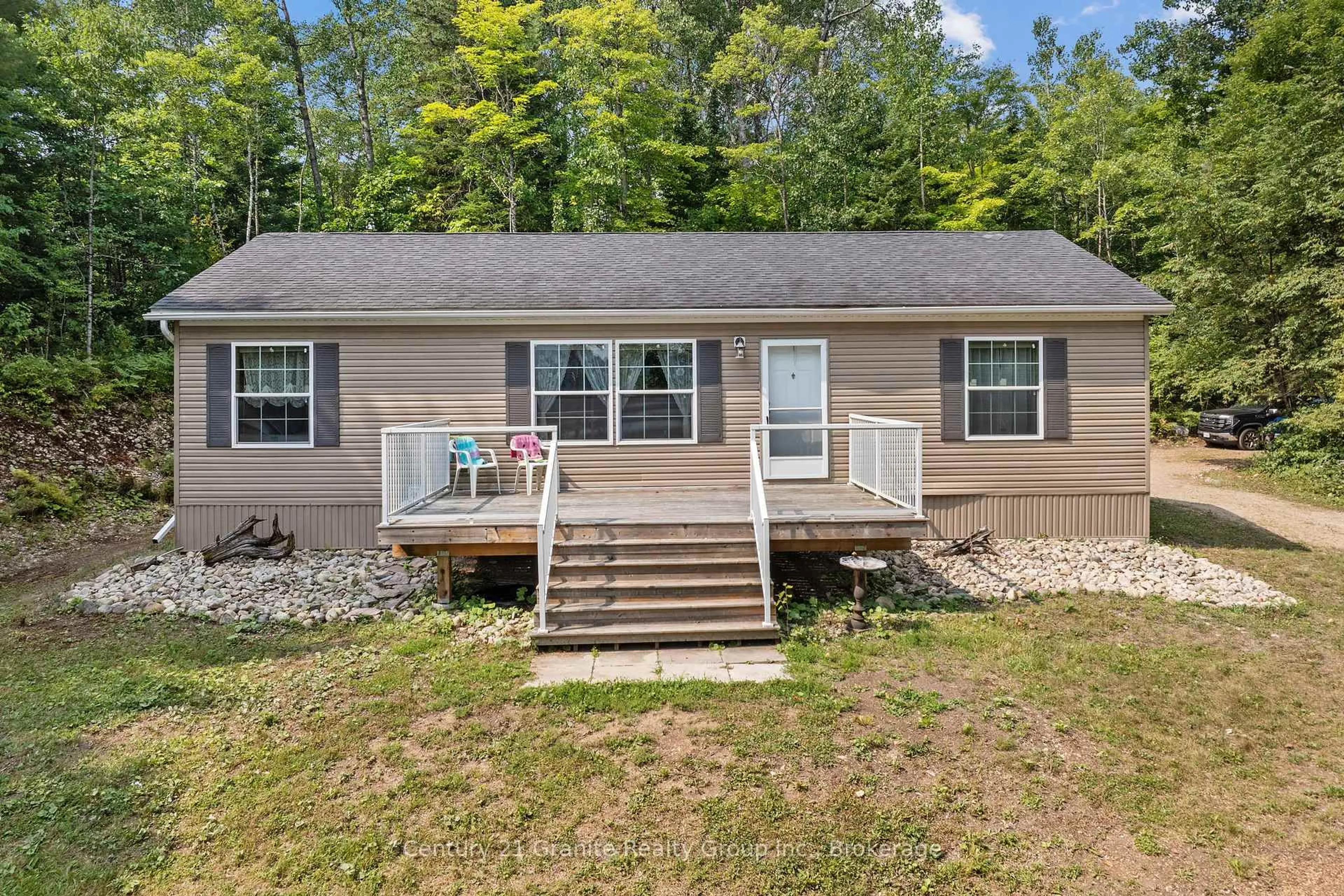 Home with vinyl exterior material, water/lake/river/ocean view for 2275 Kennisis Lake Rd, Dysart et al Ontario K0M 1S0