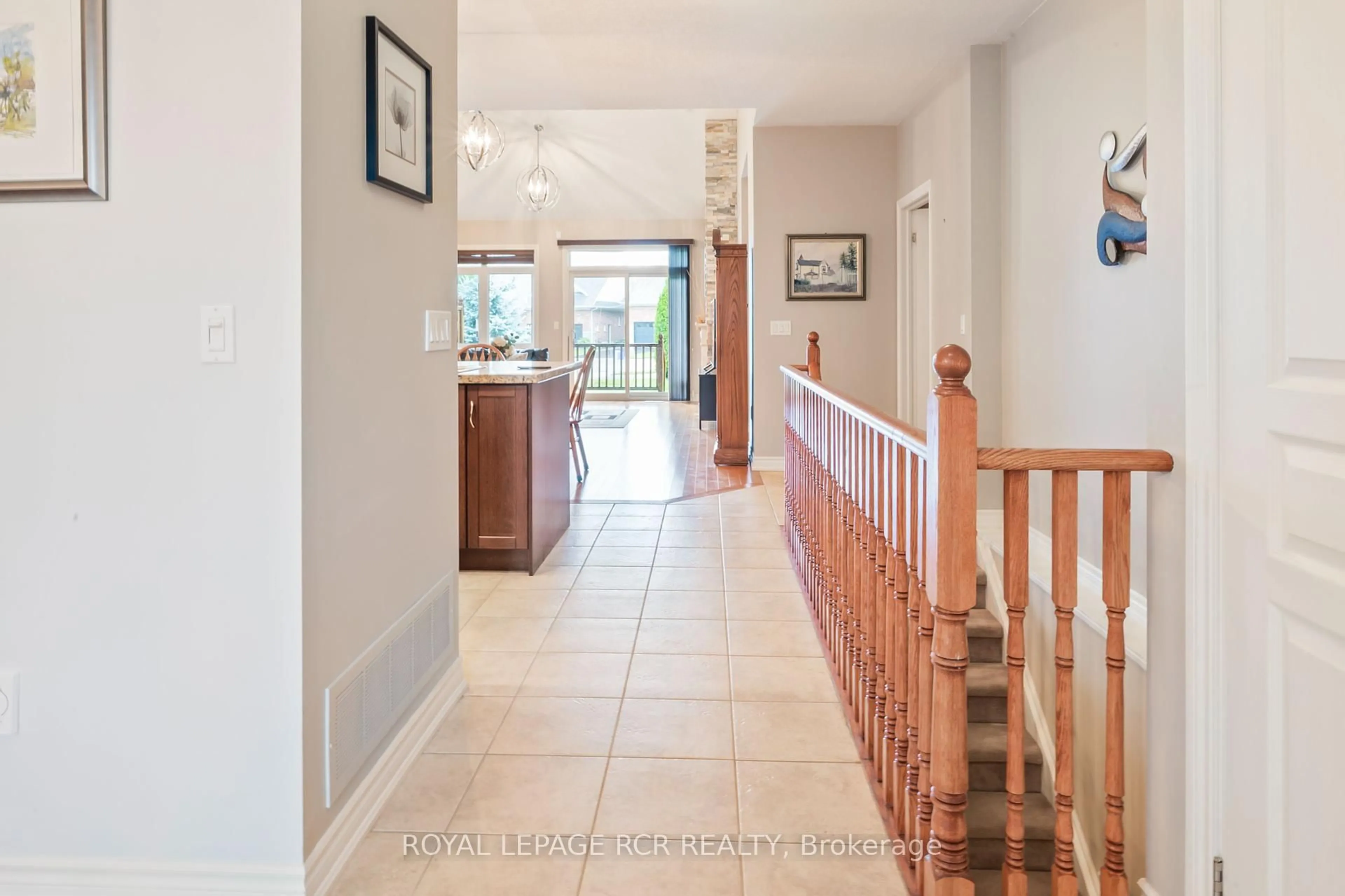 Indoor foyer for 200 Kingfisher Dr #157, Mono Ontario L9W 0B3