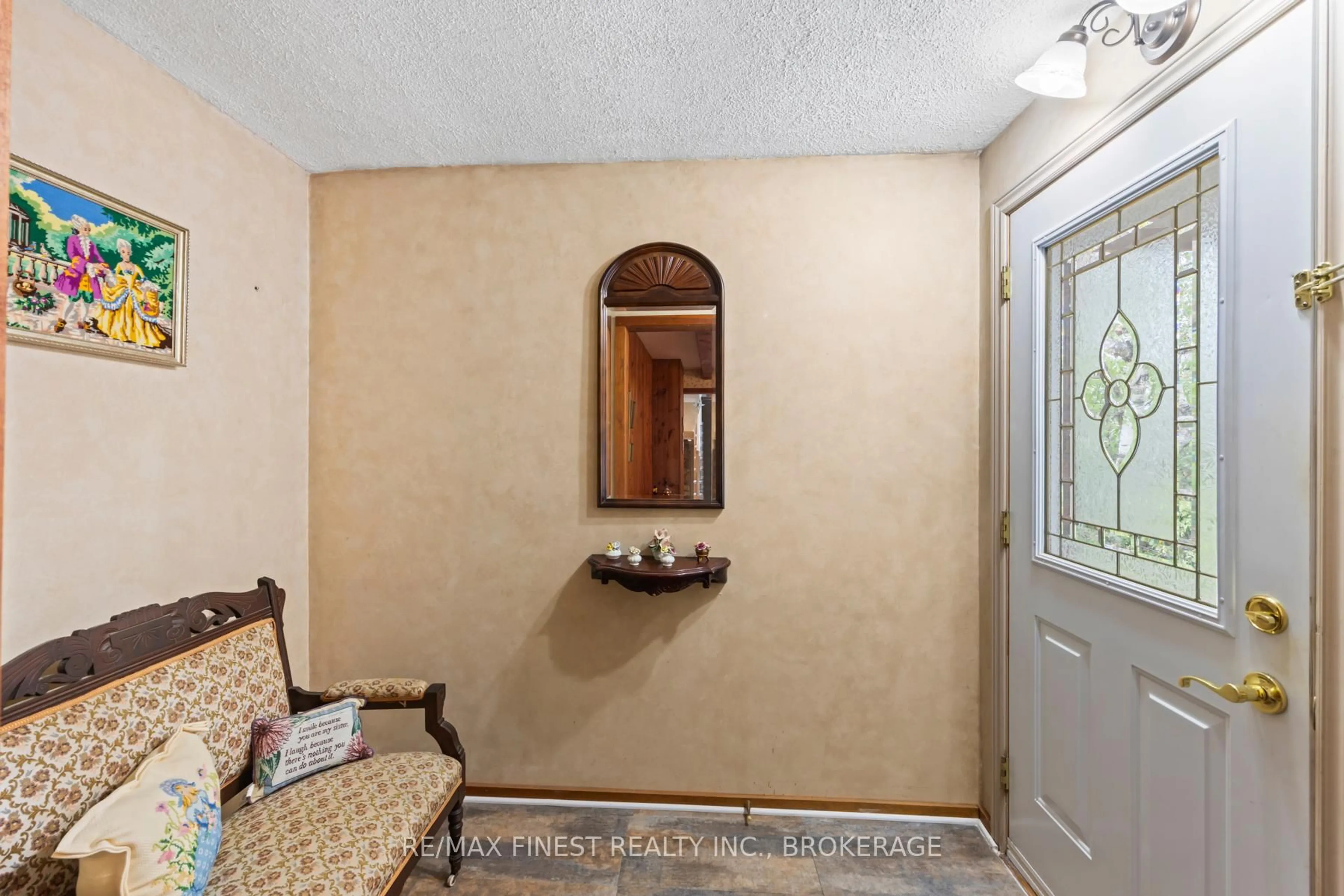 Indoor entryway for 2204 Unity Rd, Mcdonalds Corners Ontario K0H 1M0