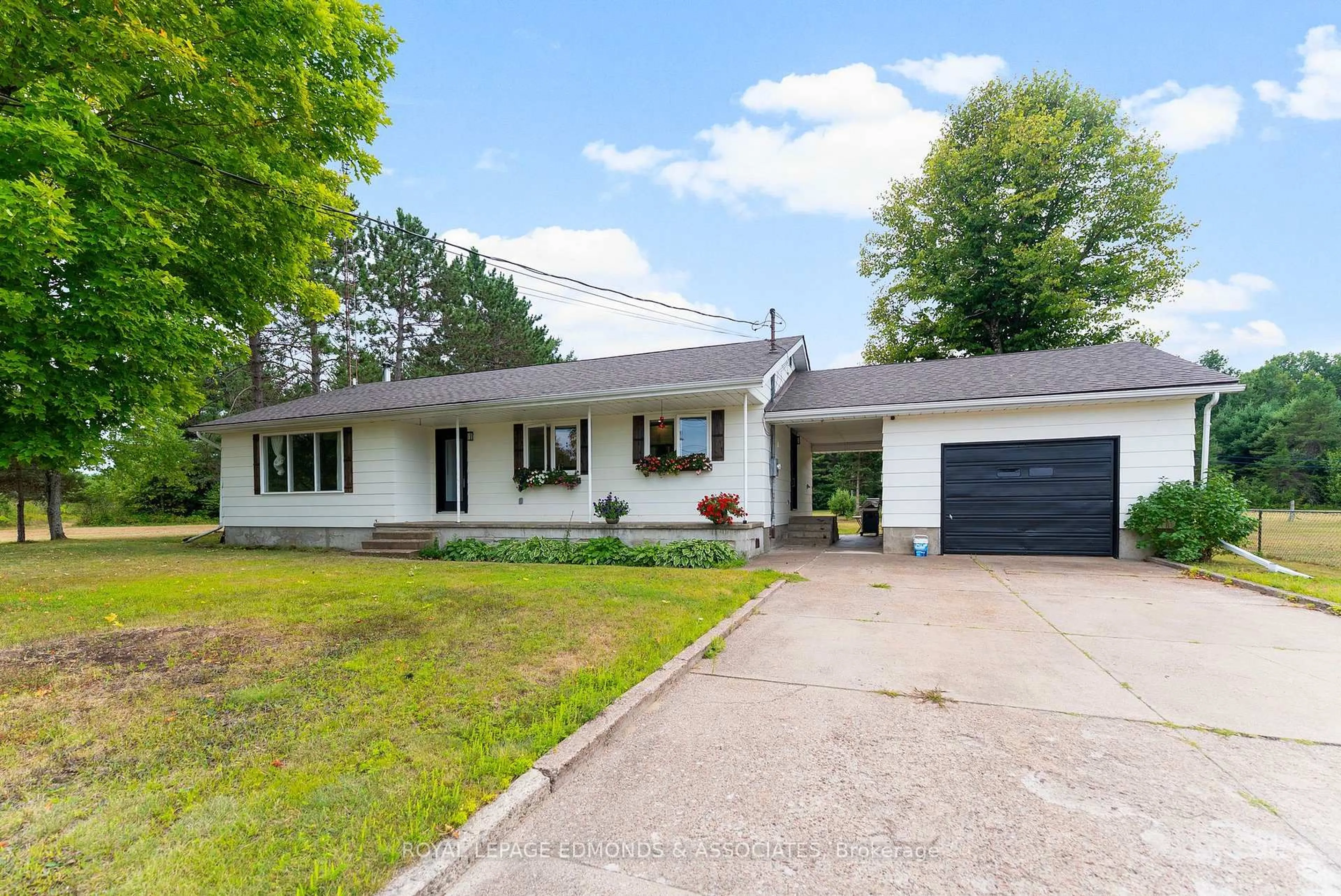A pic from outside/outdoor area/front of a property/back of a property/a pic from drone, street for 135 Uniacke Lane, Deep River Ontario K0J 1P0